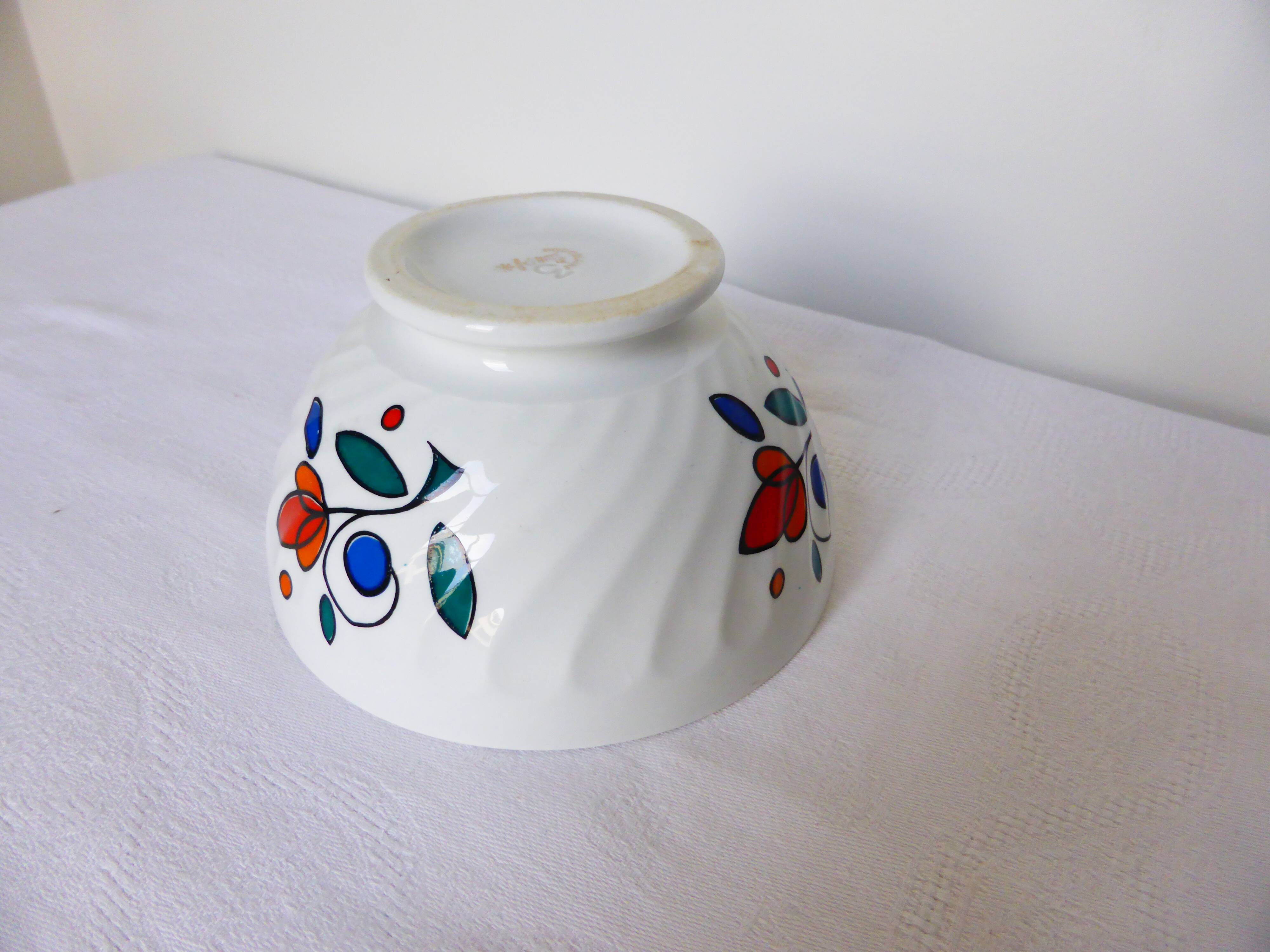 2 vintage Art Deco bowls 210104