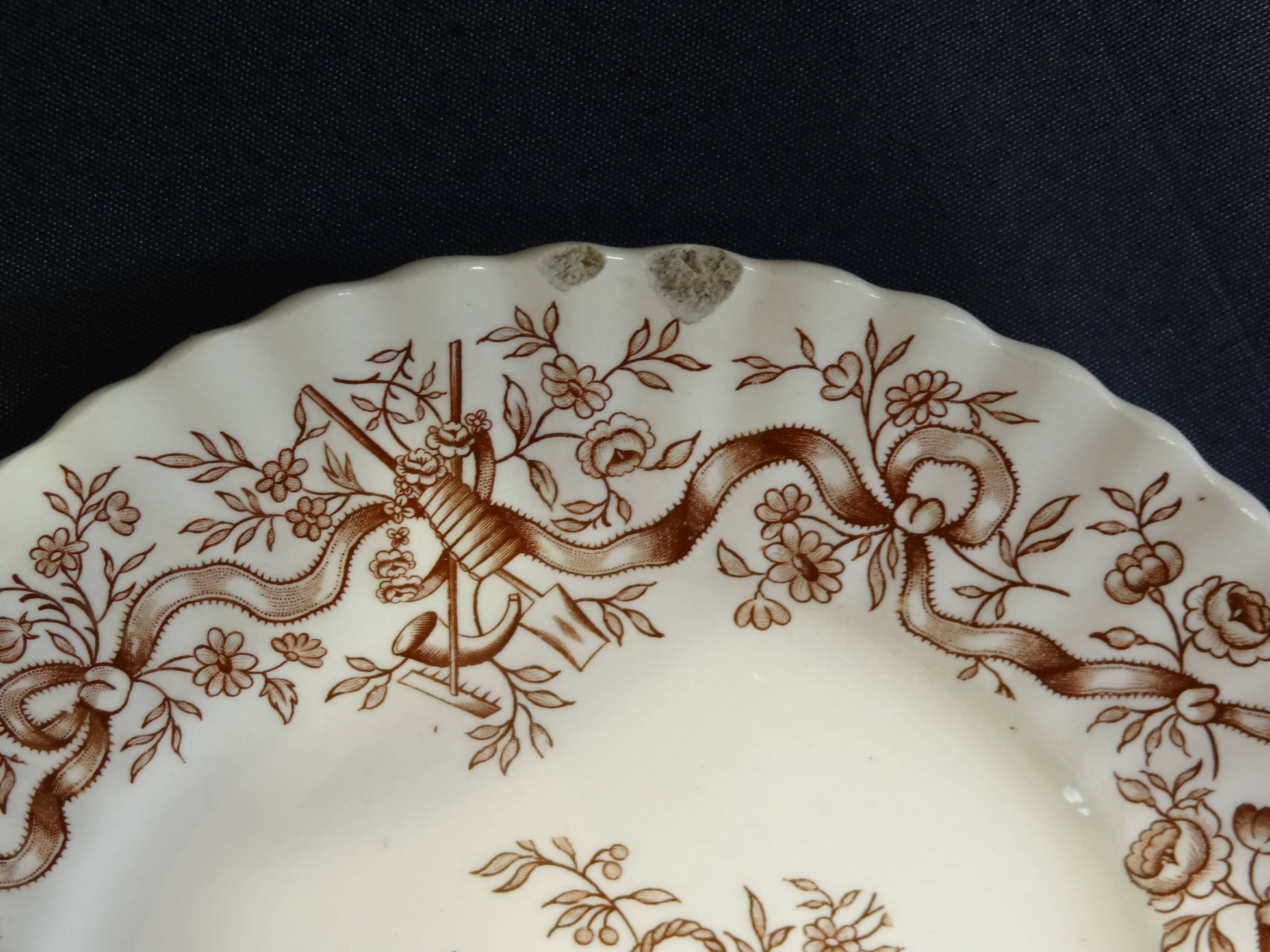 12 assiettes à dessert en faïence terre de fer, modèle rubans de chez longchamp