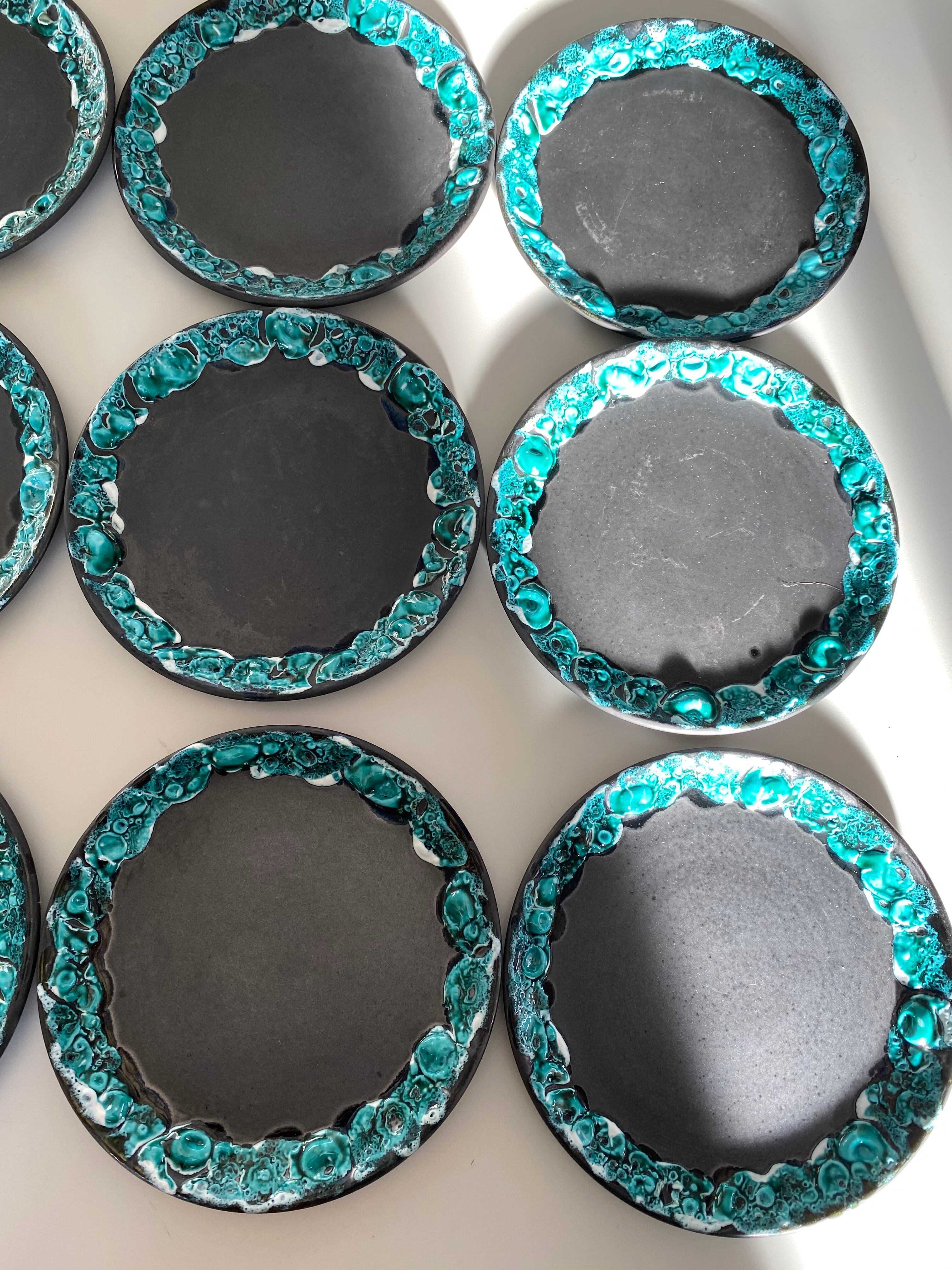 12 assiettes écumes de mer