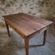 Table à manger française ancienne en merisier avec deux tiroirs, vers 1880–1920