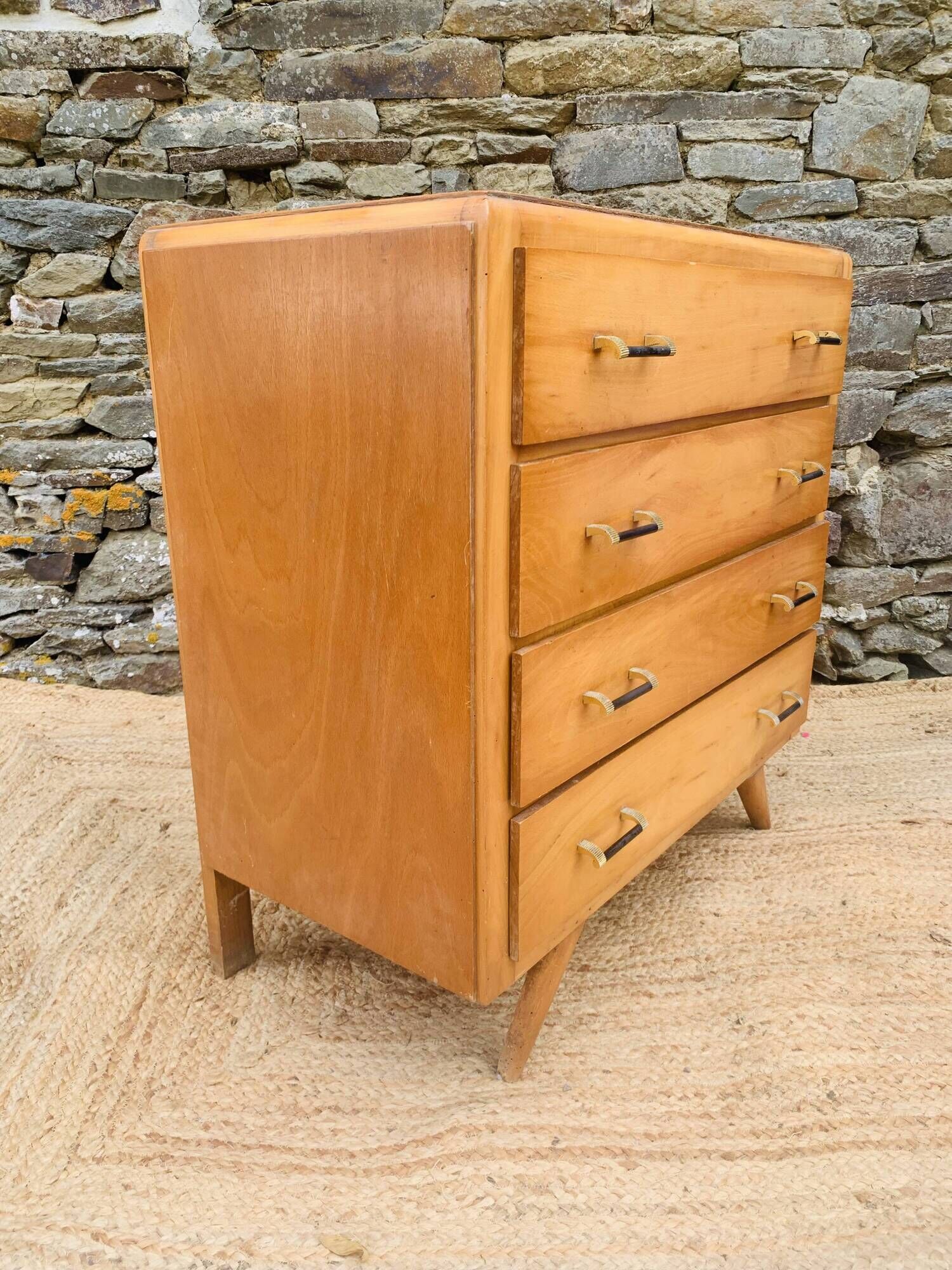 Vintage chest of drawers with 4 drawers from the 1960s.