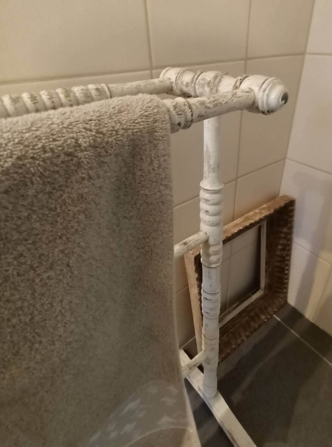 Wooden towel rack