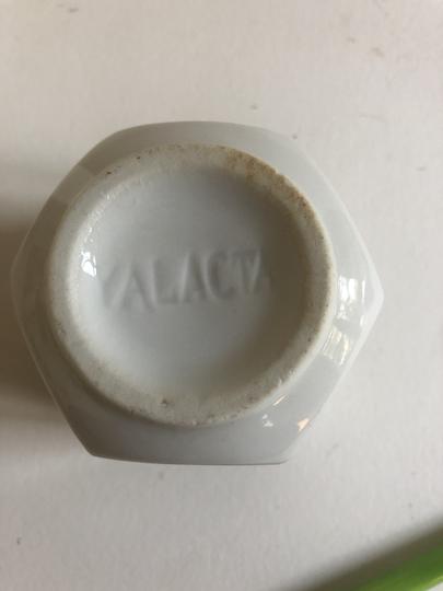 3 porcelain yoghurt jars