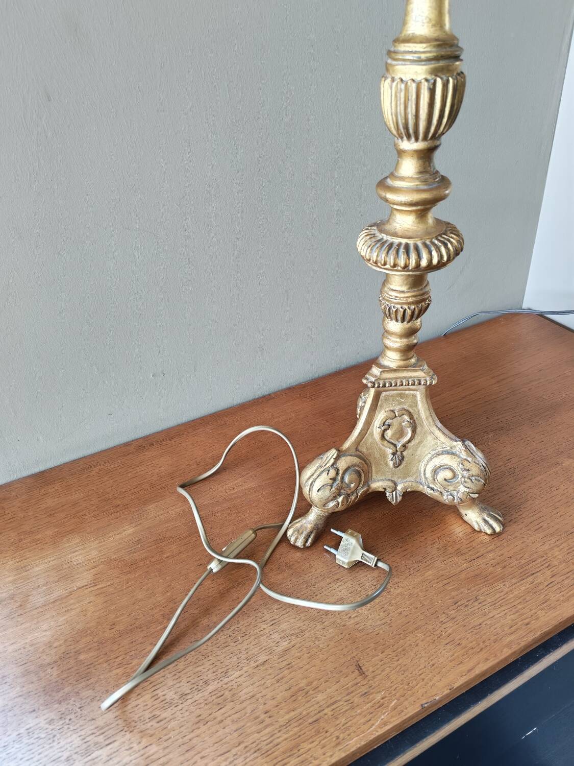 Golden wooden lamp base
