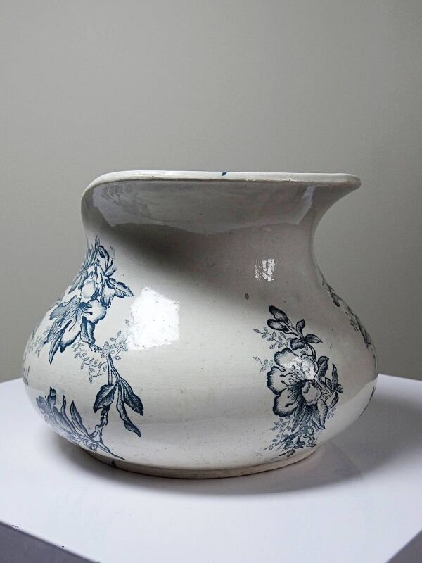 Broc de toilette Terre de Fer ''Floréal'', faïencerie Givors, décor floral XIXe