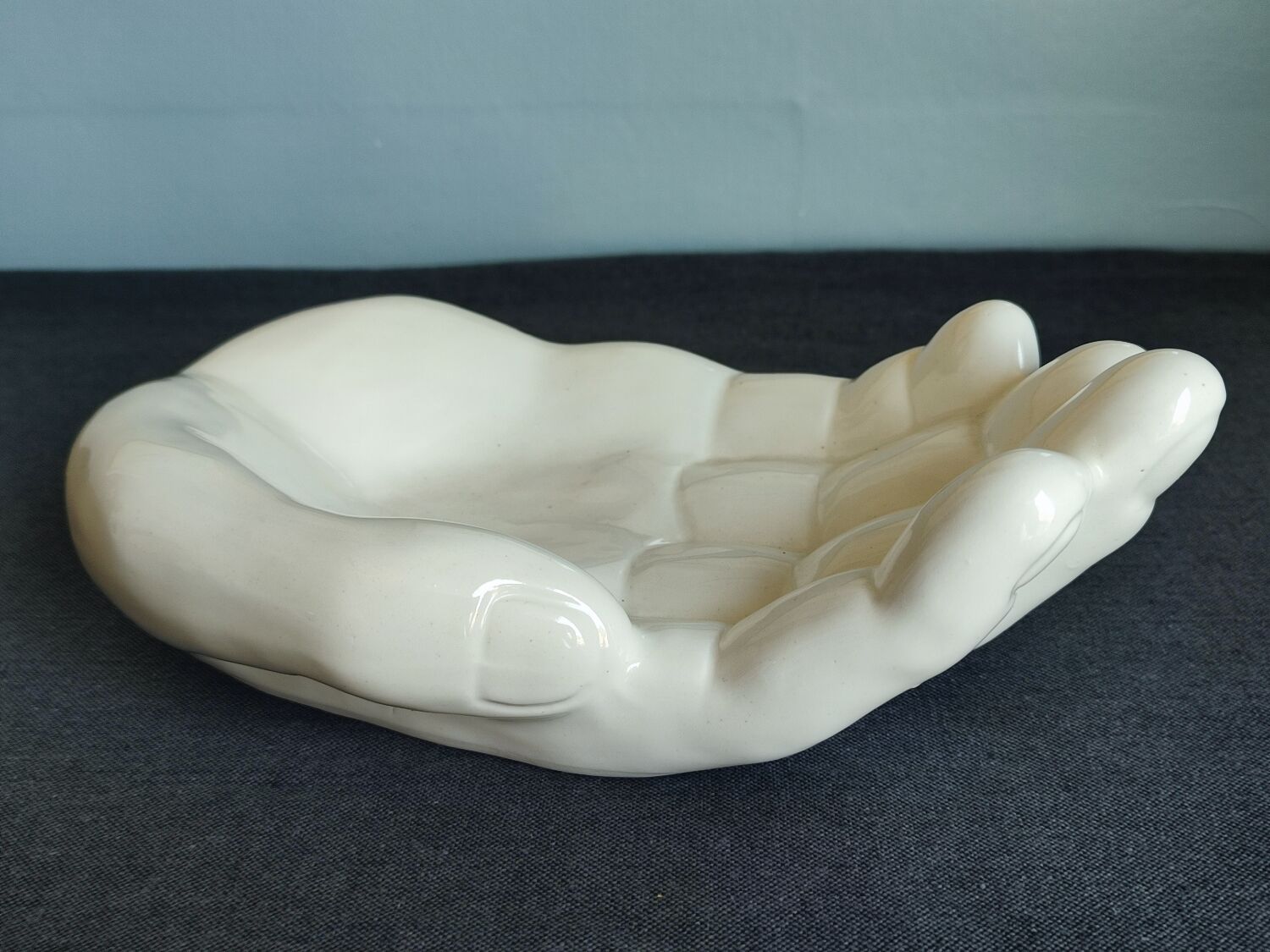 Empty hand ceramic pocket from the 80s