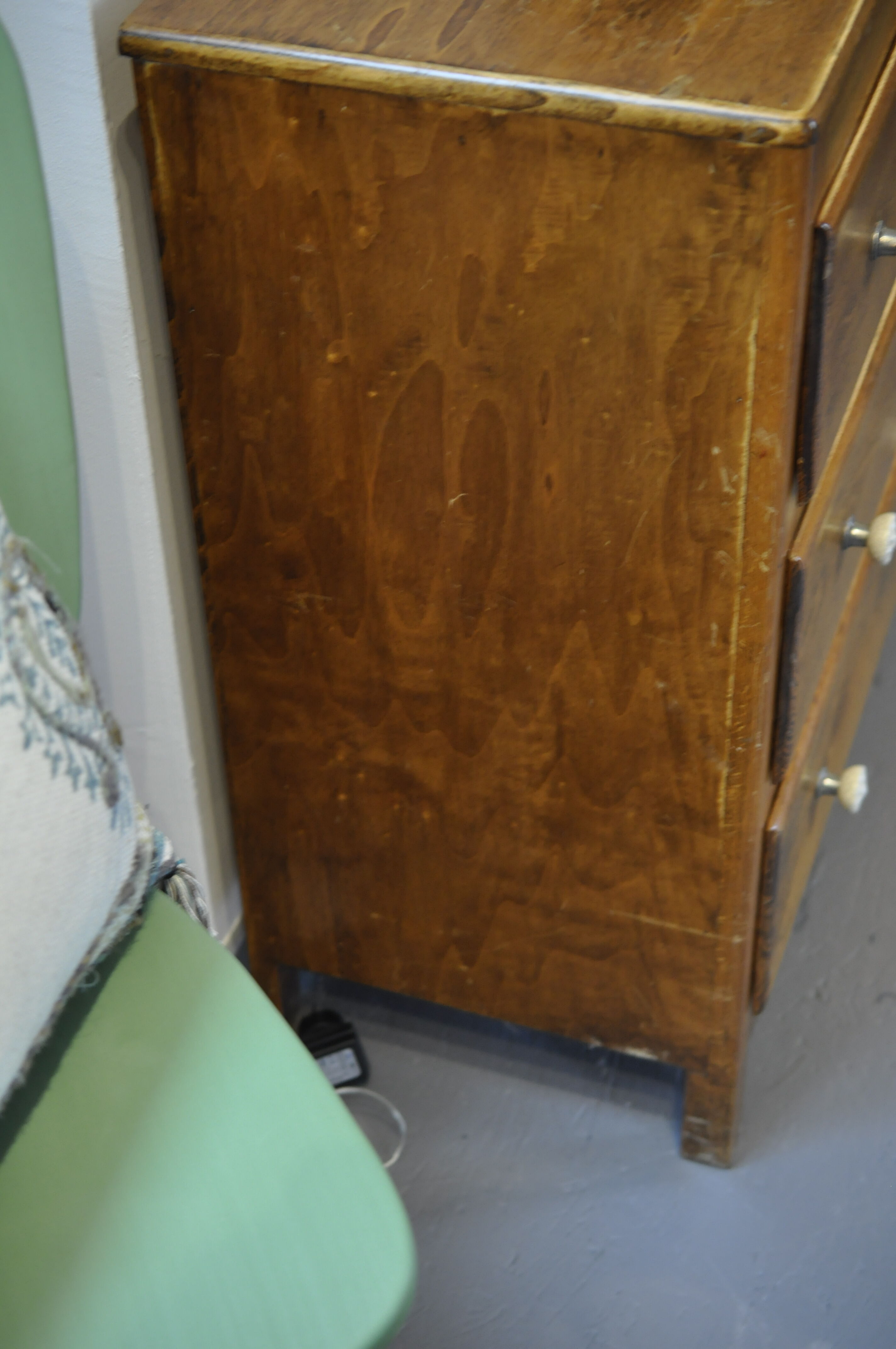 Small Parisian chest of drawers