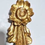 Aplique de pared de madera dorada. España, 1940s.