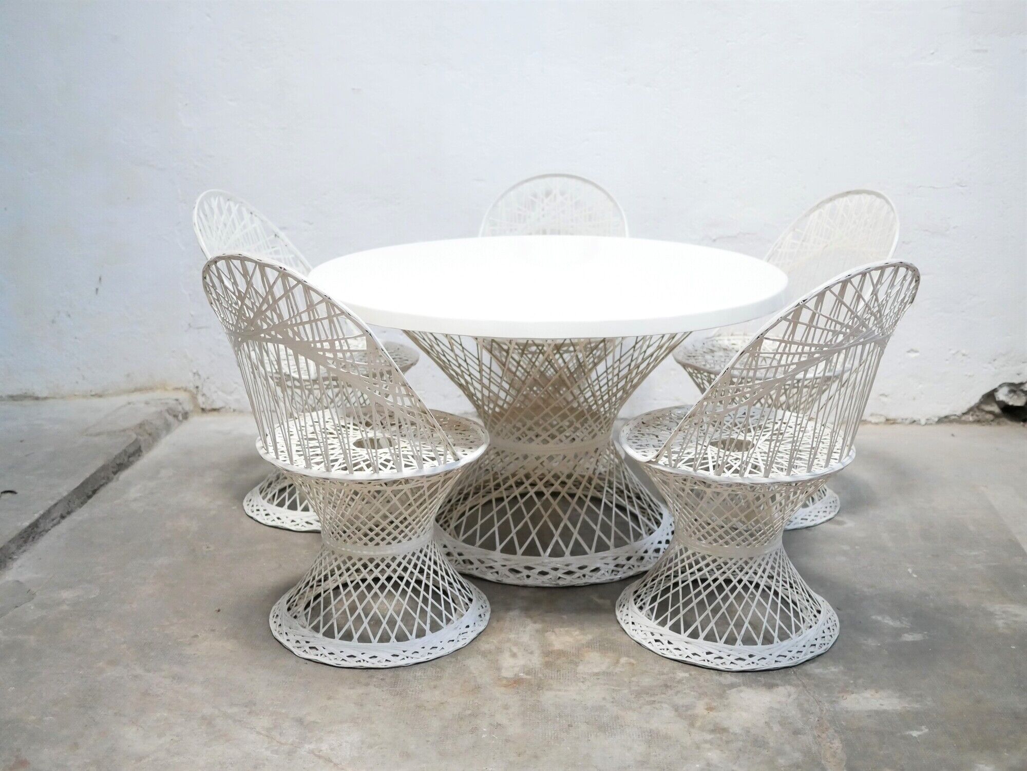 Garden table and 5 vintage fiberglass chairs by Russell Woodard