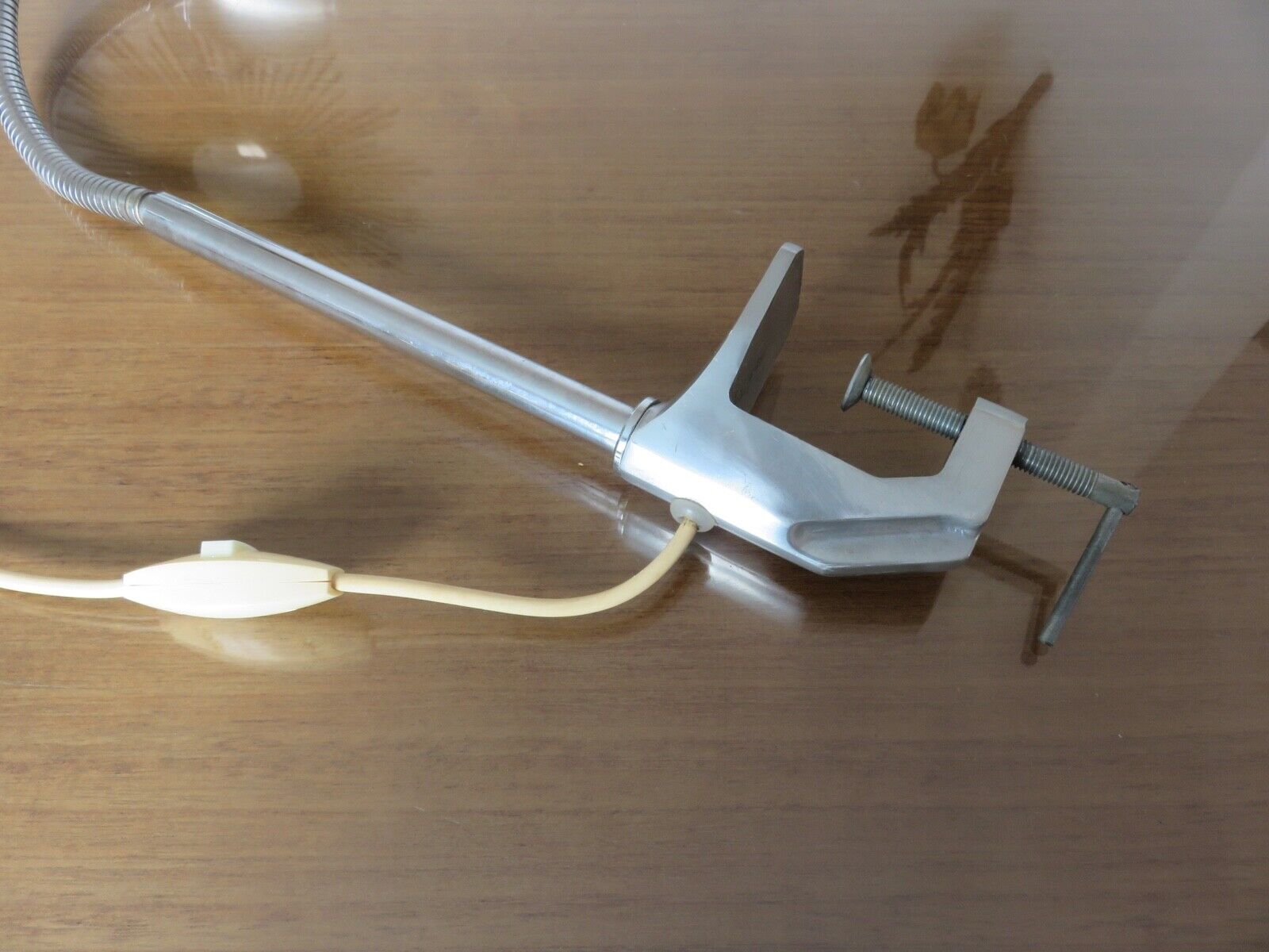 Walking eye ball lamp, nomadic, on vice 1970