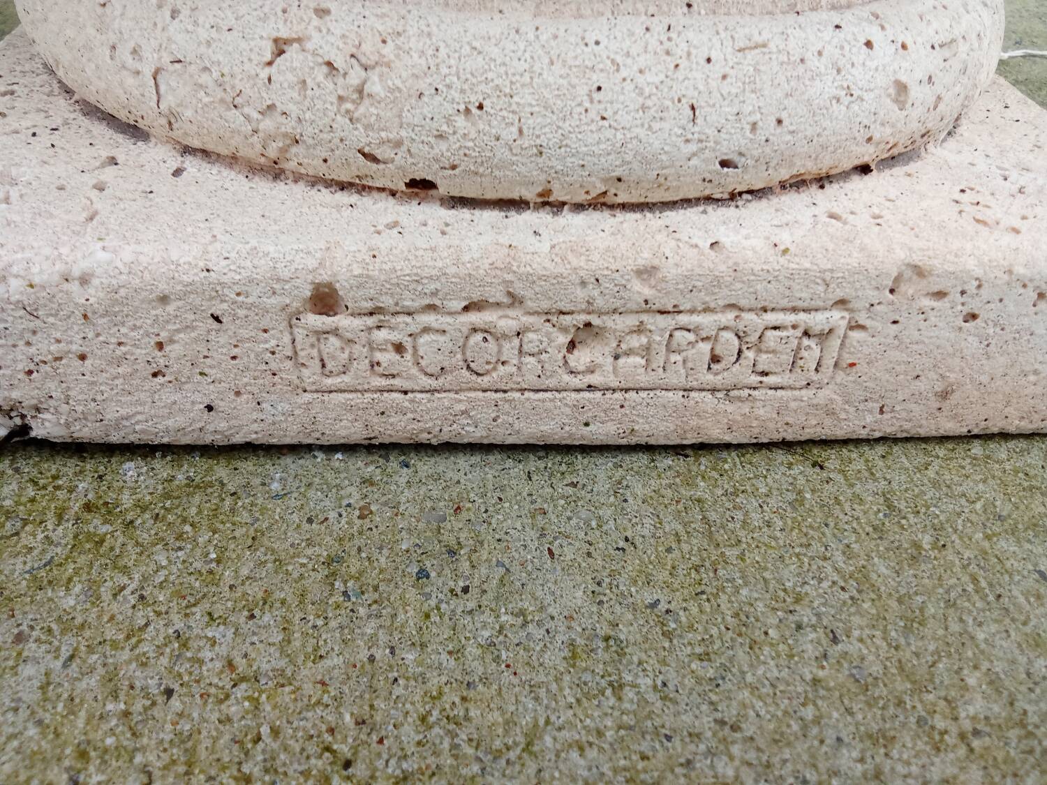 Pair of Medici planters with floral decoration