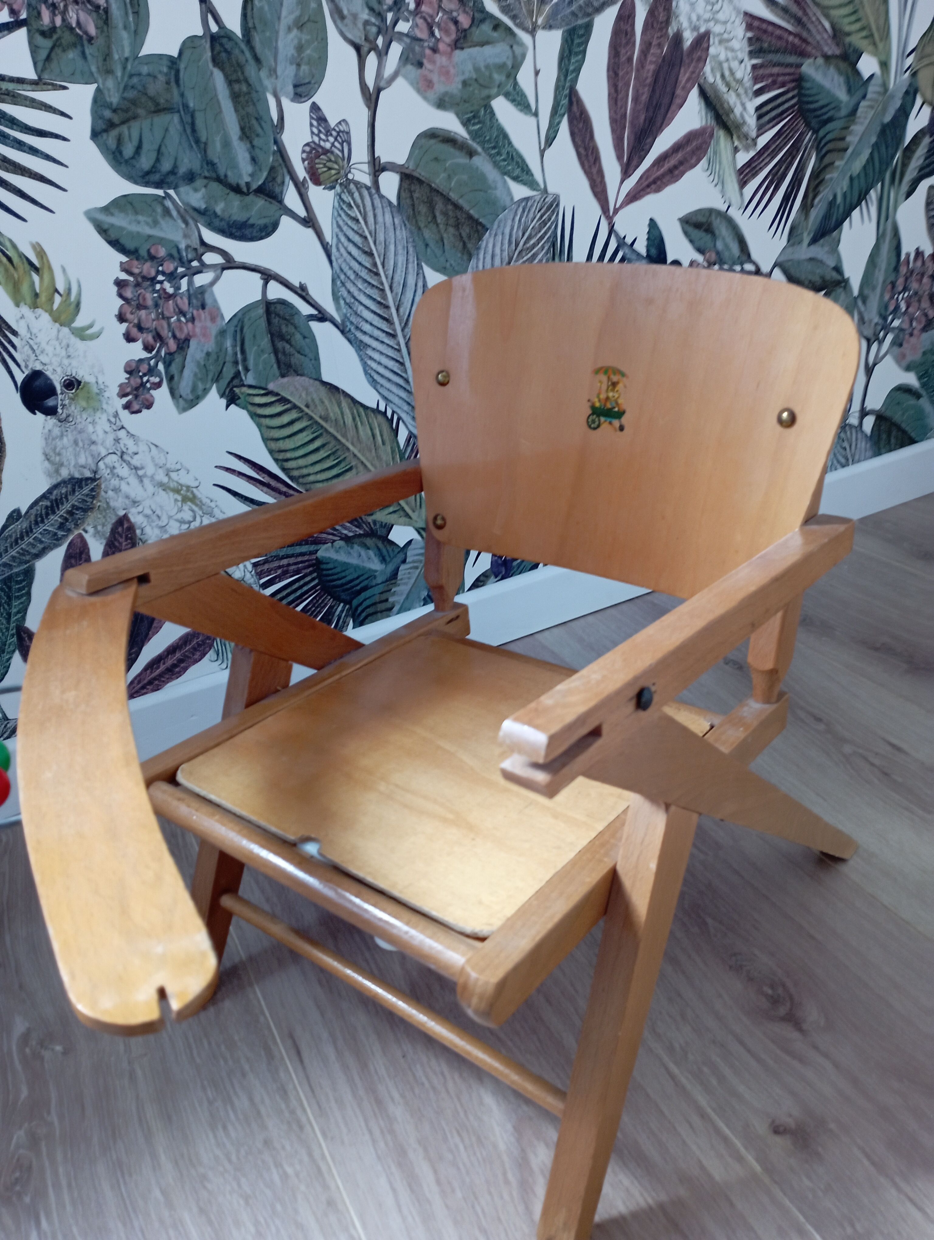 Armchair chair pot child compass feet