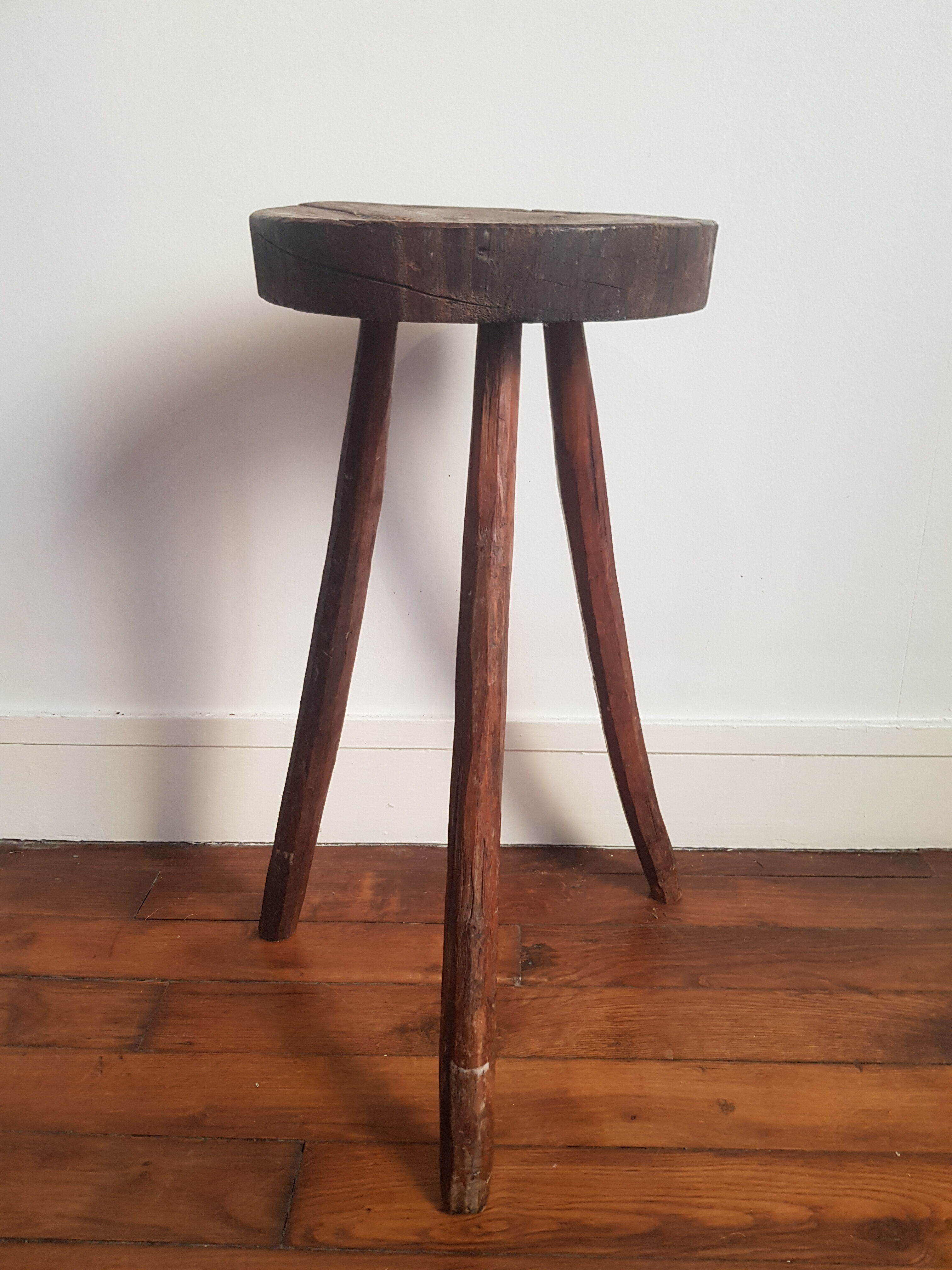 Tabouret tripode haut