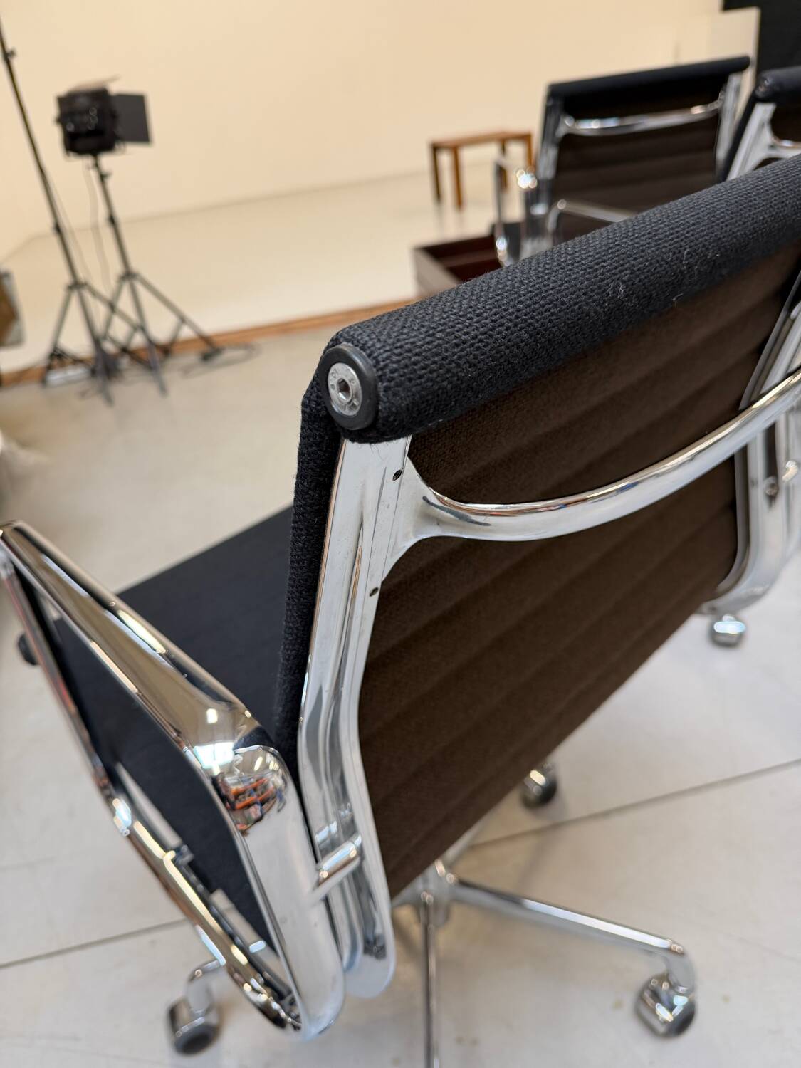 Ensemble de fauteuils " EA 117 " Charles Ray Eames pour ICF USA 1969.
