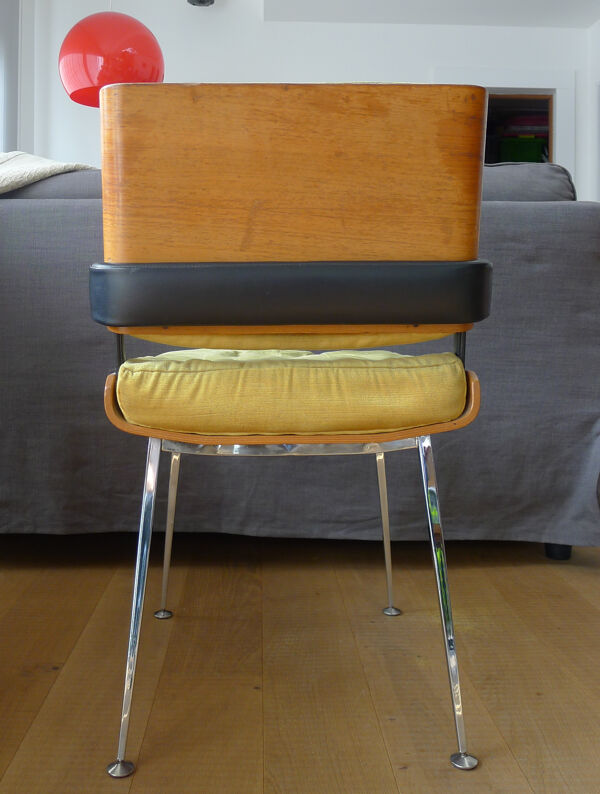 Chaise de chez Modern'Tube série Marcom