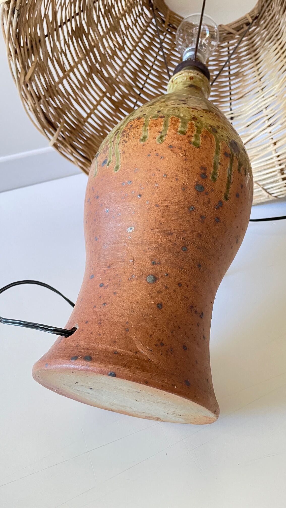 Artisanal lamp in vintage enamelled stoneware and rattan