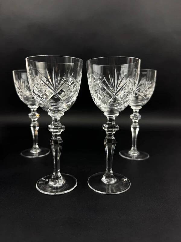 4 cut crystal wine glasses – Artisanat de Lorraine