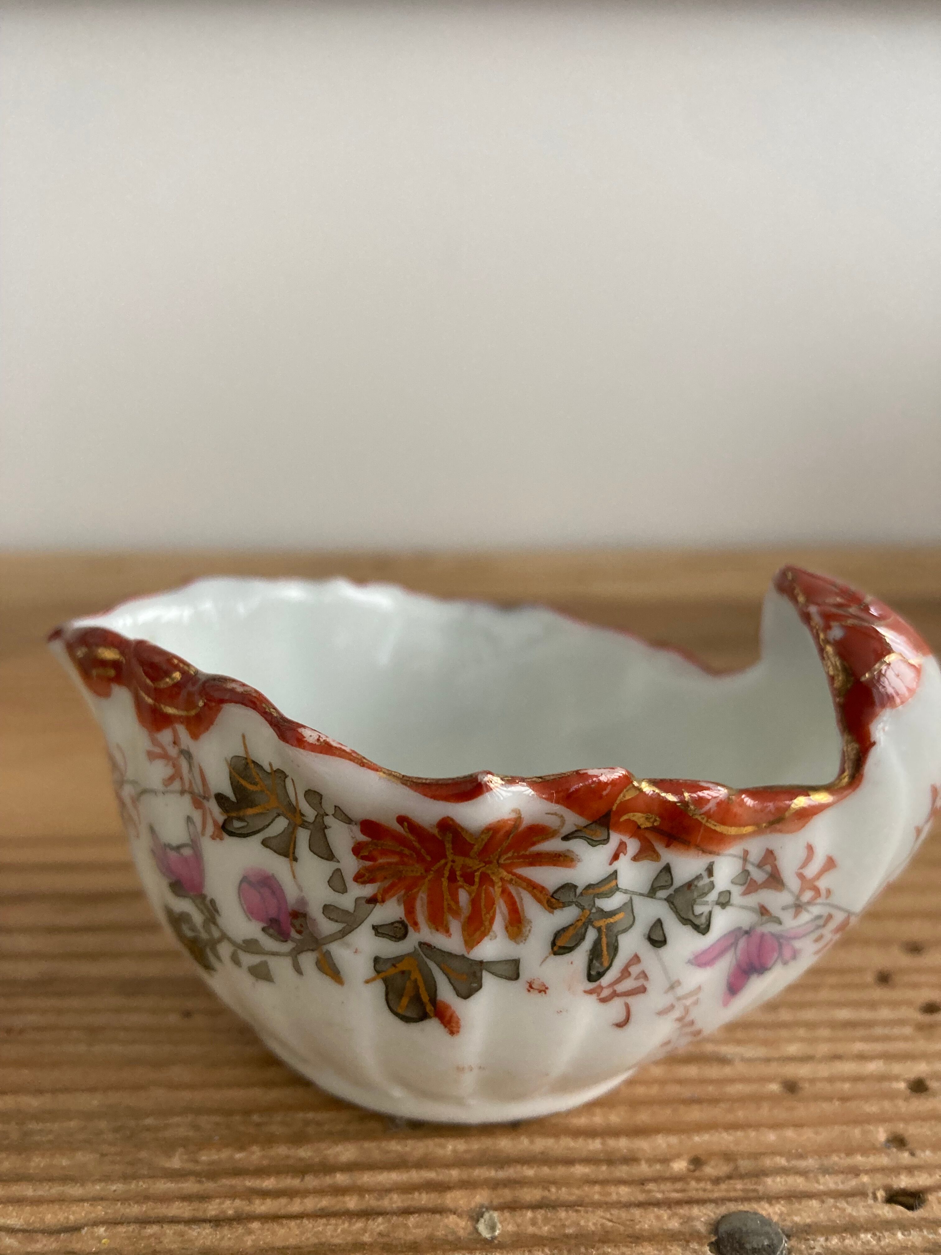 Pair of salerons shell Louis XV style porcelain of the nineteenth