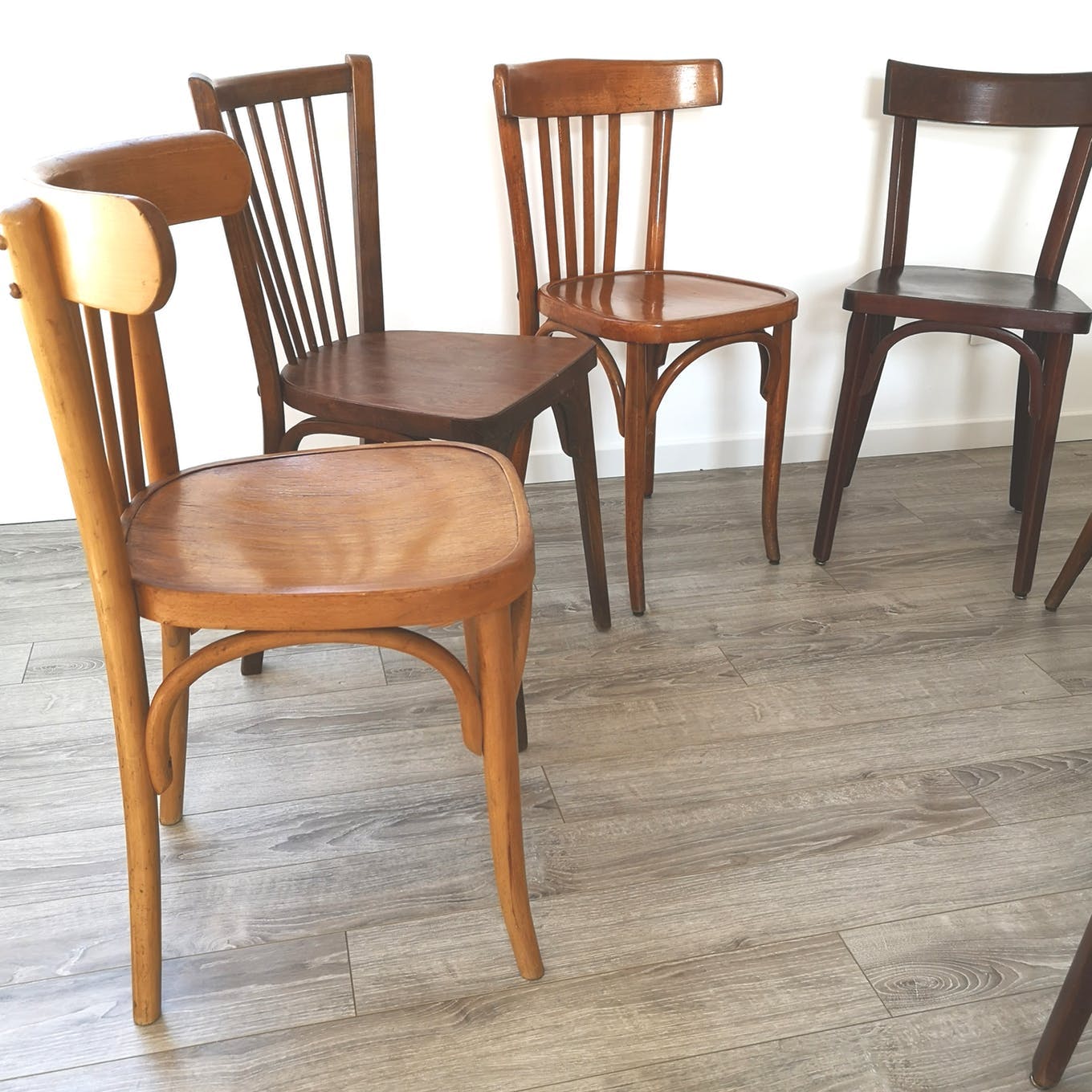 Ensemble de 8 chaises bistrot dépareillées