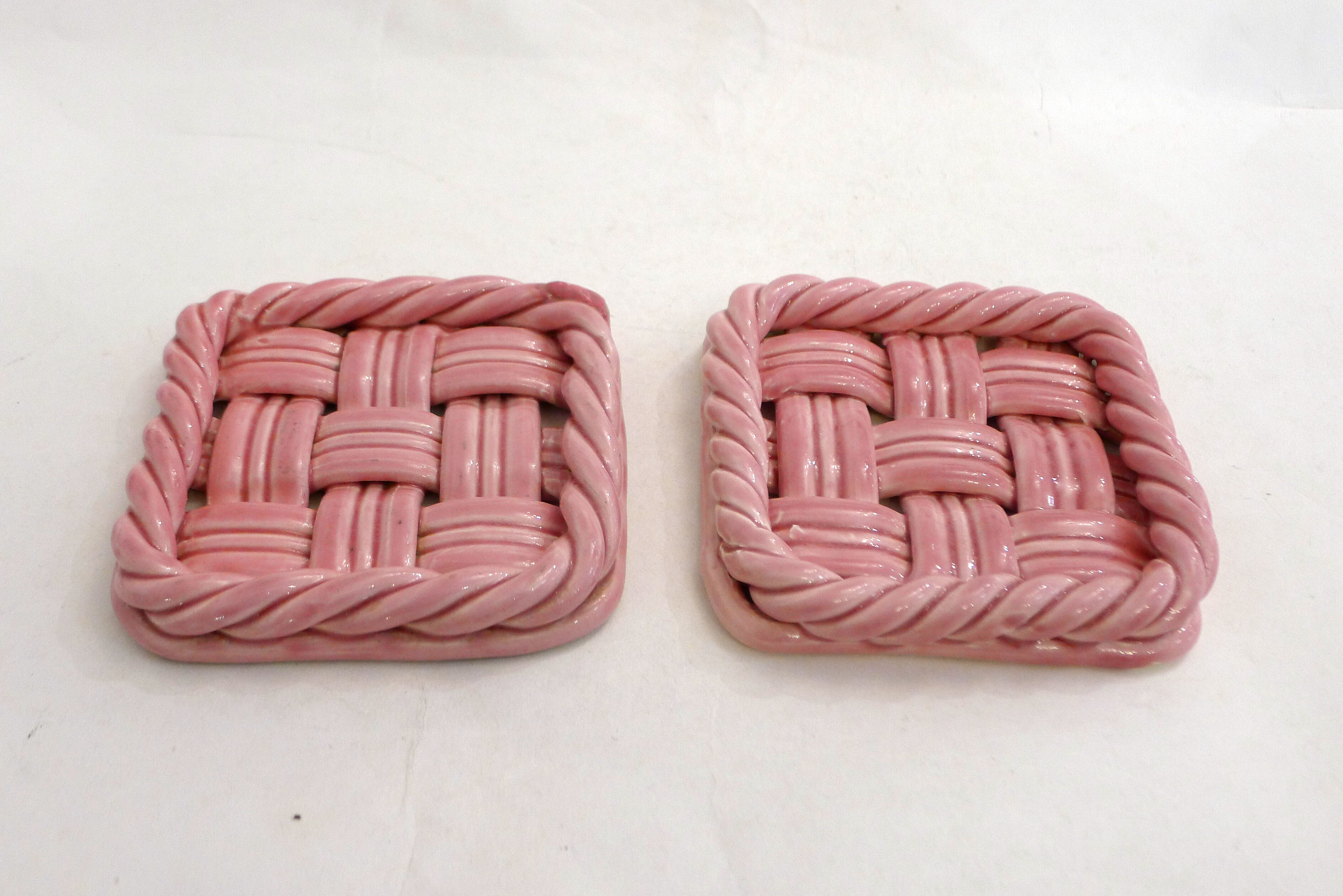 Woven pair of bottle coasters, in pink Vallauris earthenware.