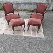 Paire de fauteuils avec ses reposes pieds style Louis Philippe en noyer