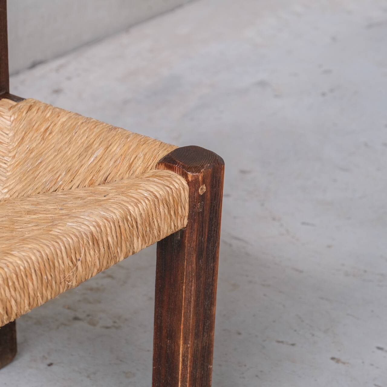 Ensemble de six chaises de salle à manger françaises Chunky Rush du milieu du siècle