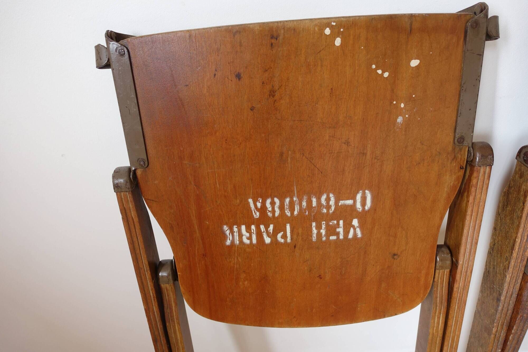Paire de chaises pliantes en bois pliantes US ARMY seconde guerre mondiale