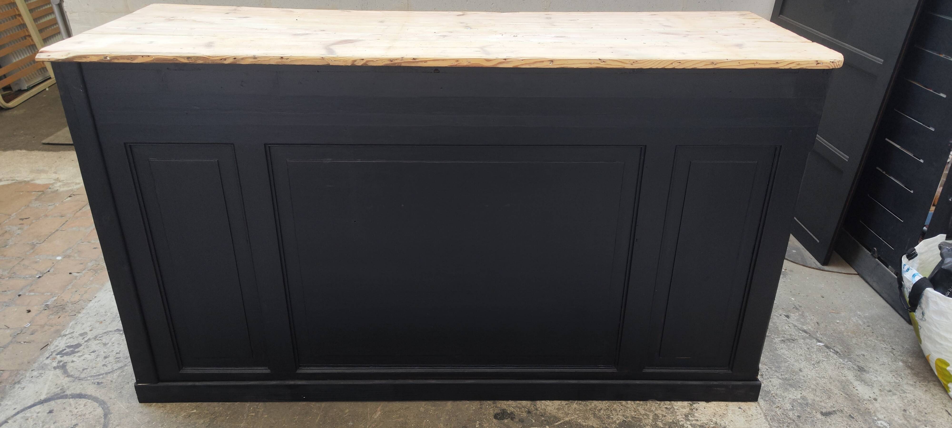 Ancien comptoir à tiroir patine noire