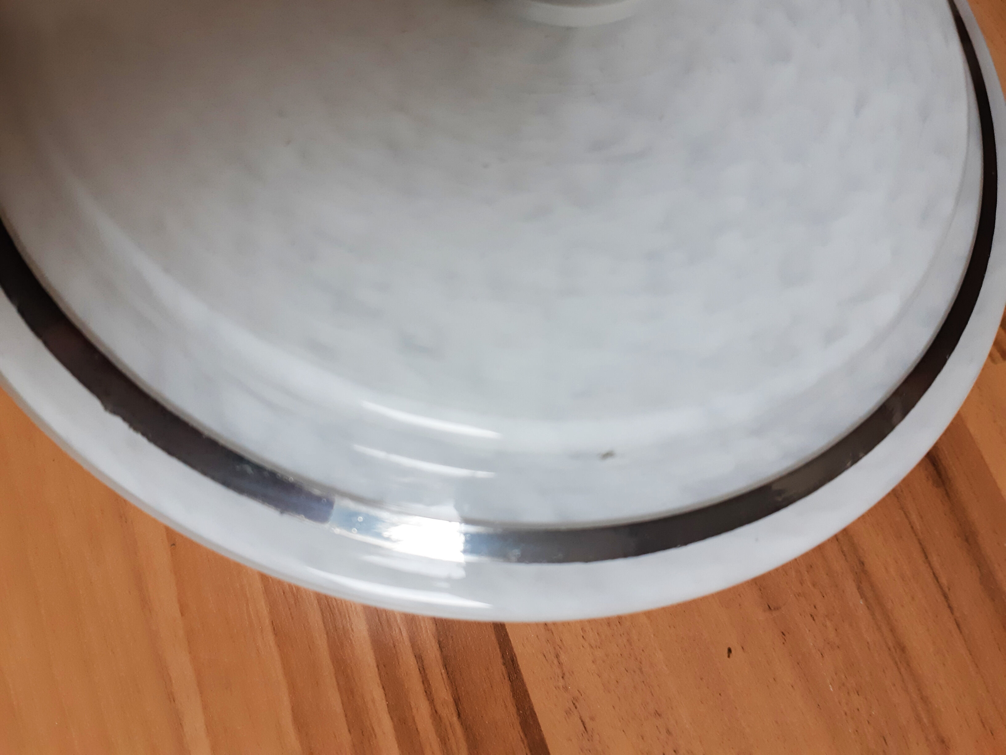 White clichy glass hanging lamp