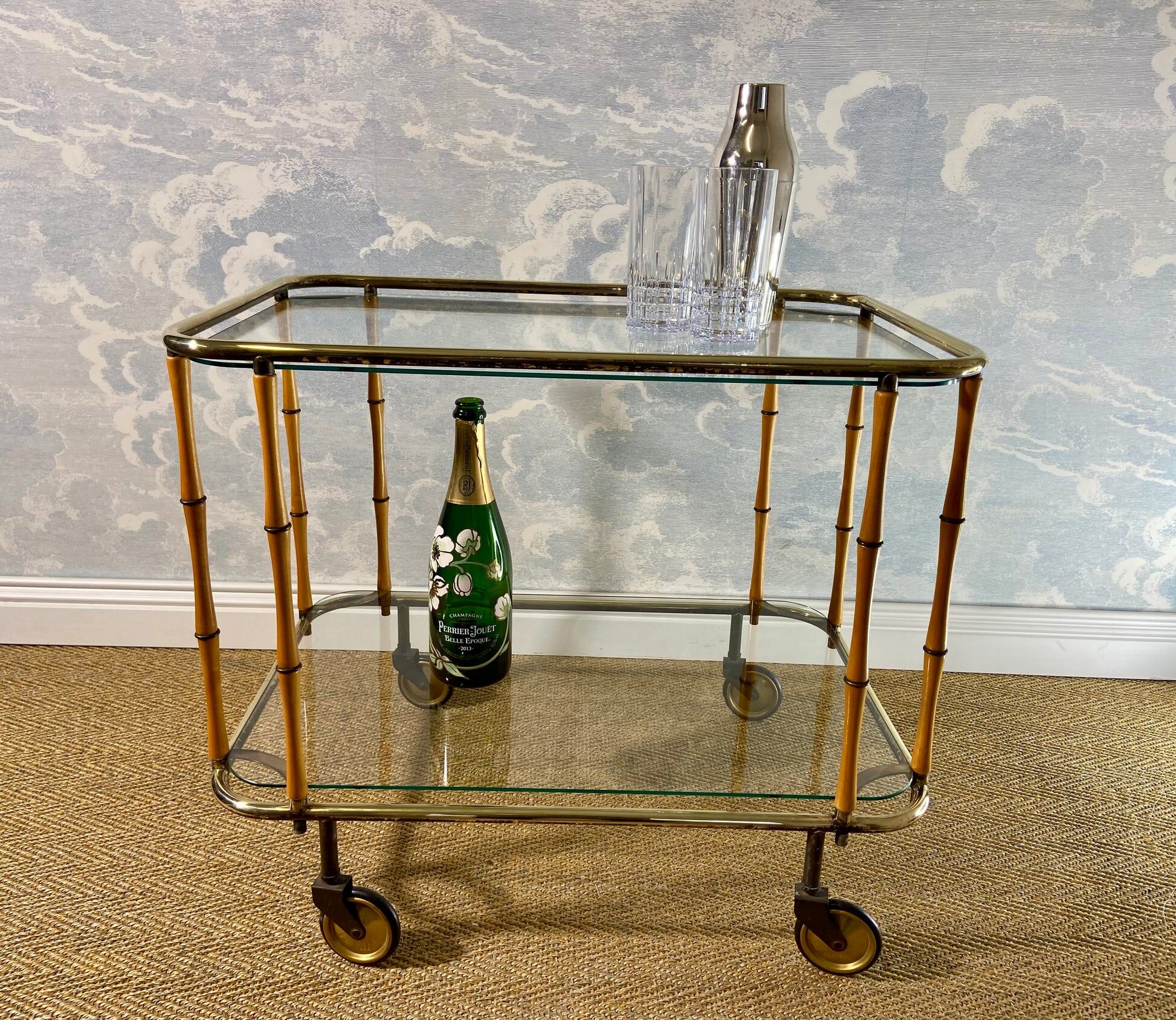 Chariot de bar à cocktails en bambou attribué à Maison Jansen, vintage années 60 boho midcentury