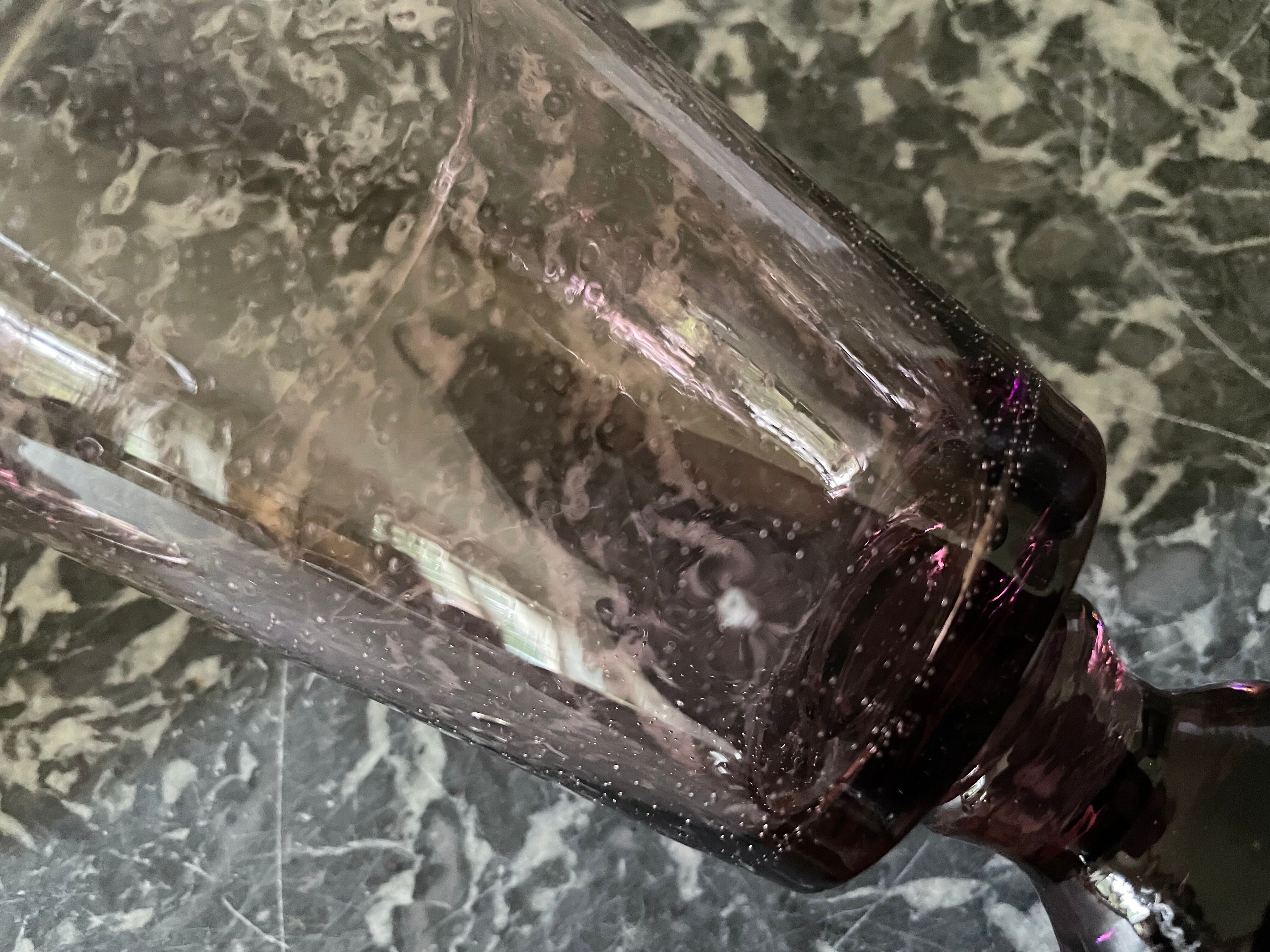Verres à pied bullés