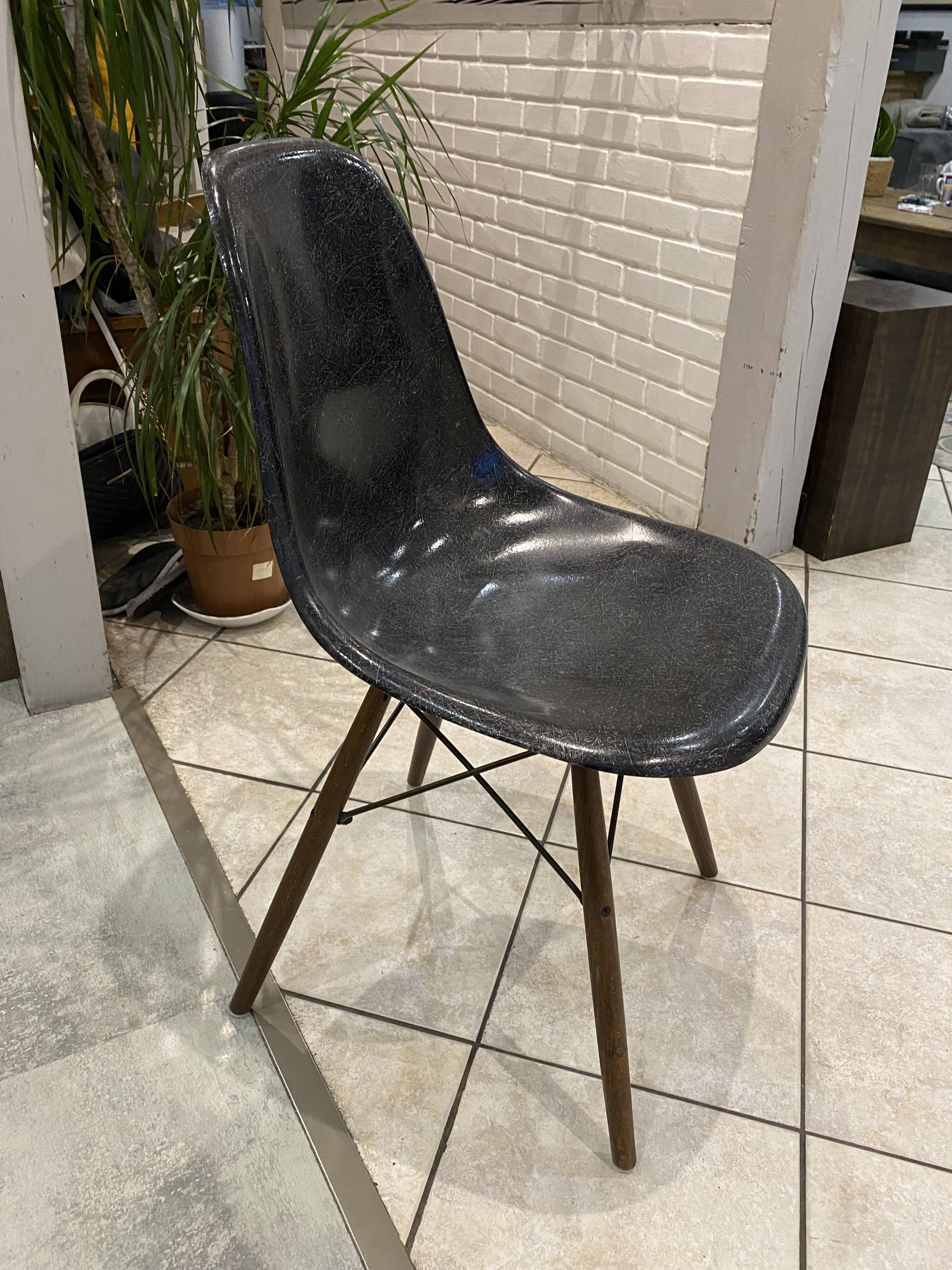 DSW chair black fibre black dowel walnut Eames Herman Miller vintage 1950