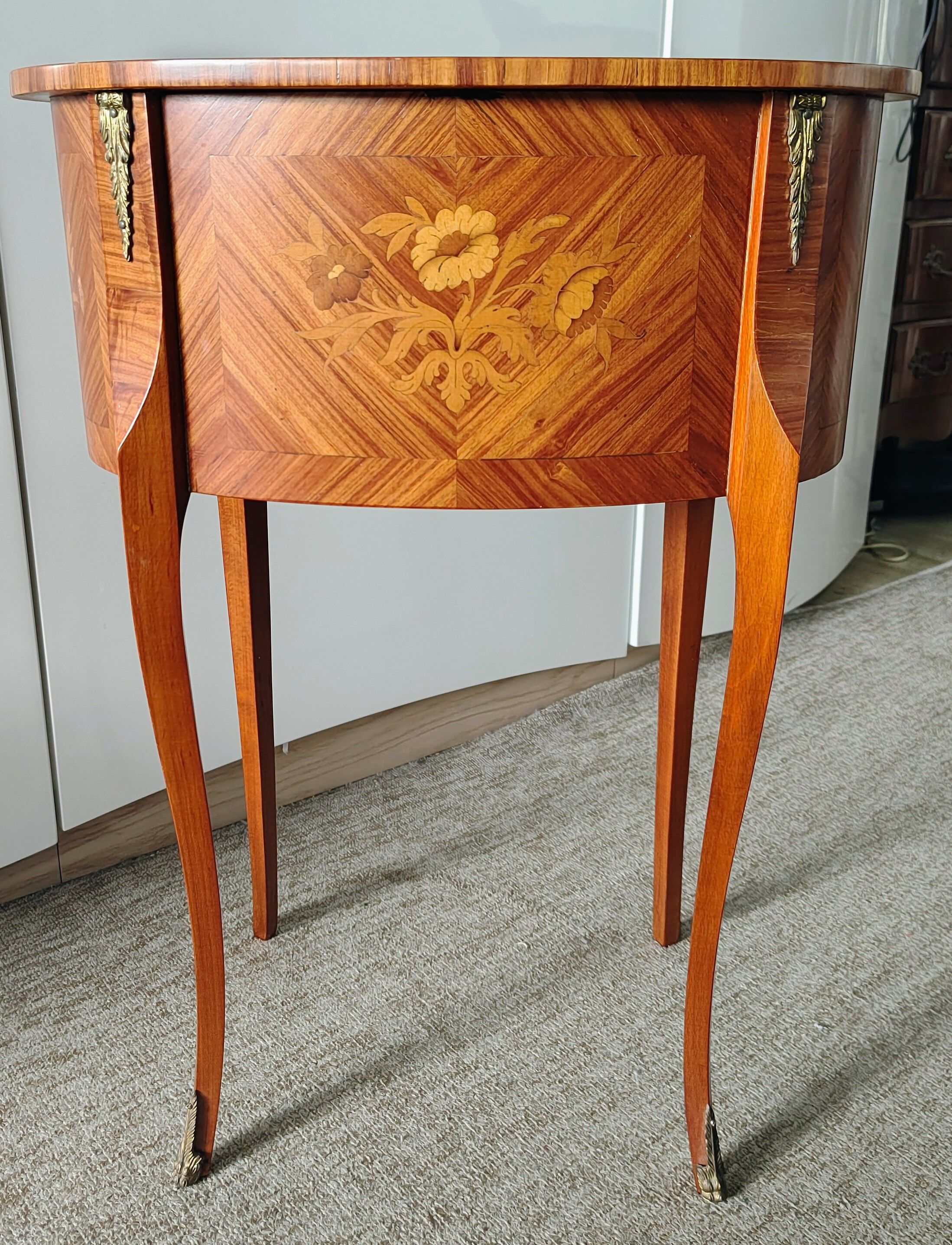 Table de chevet rognon