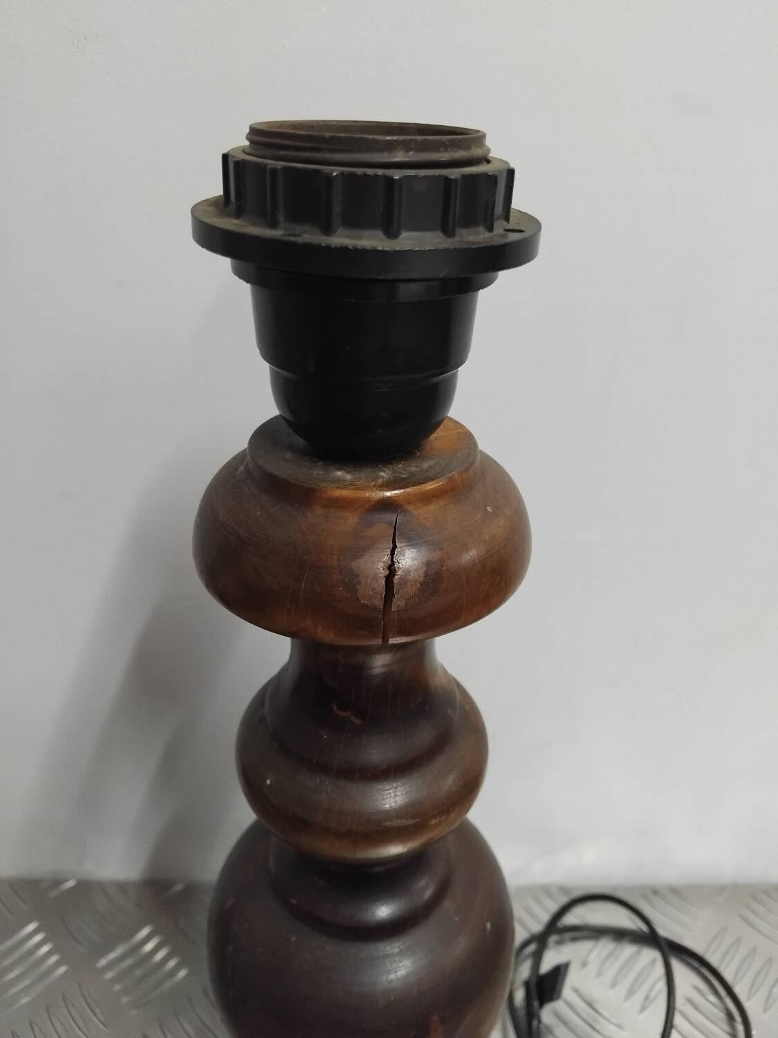 Pied de lampe en bois tourné