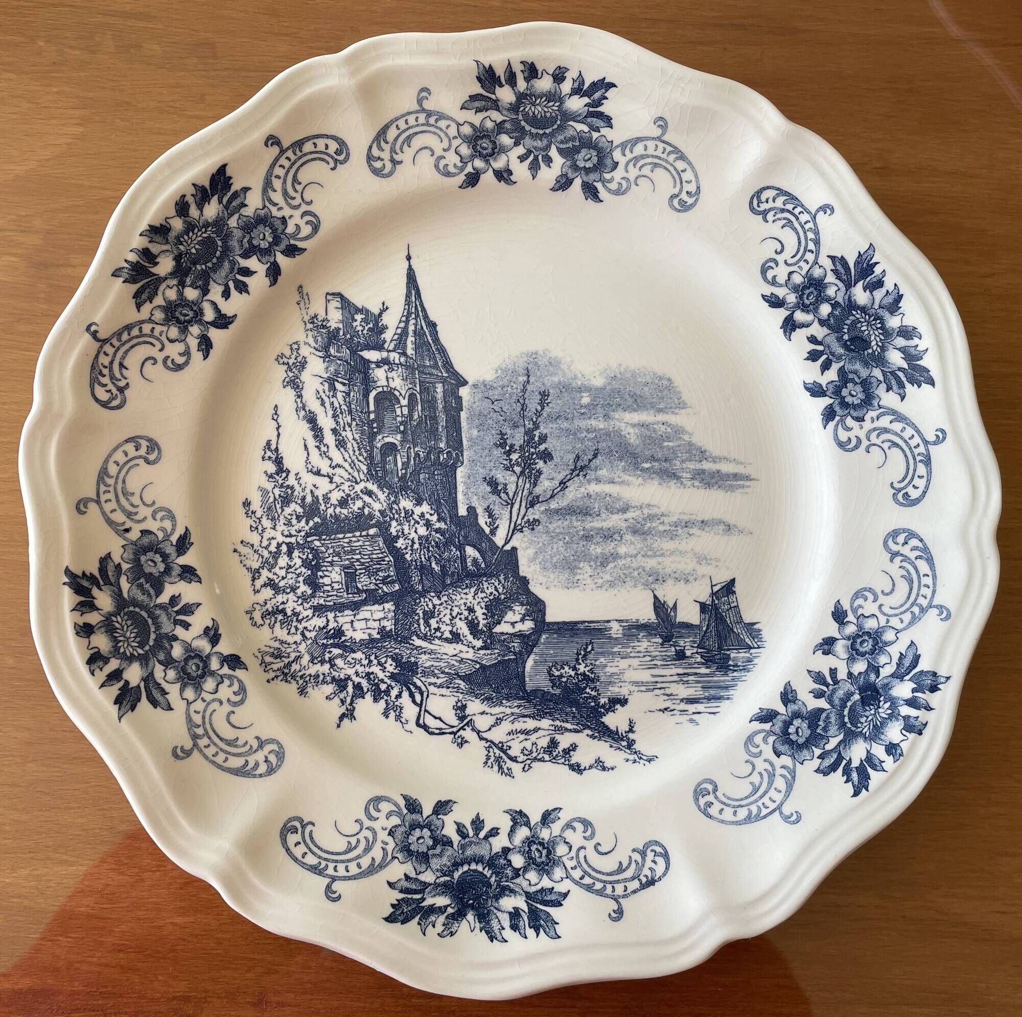 6 large flat antique plates in Sarreguemines earthenware