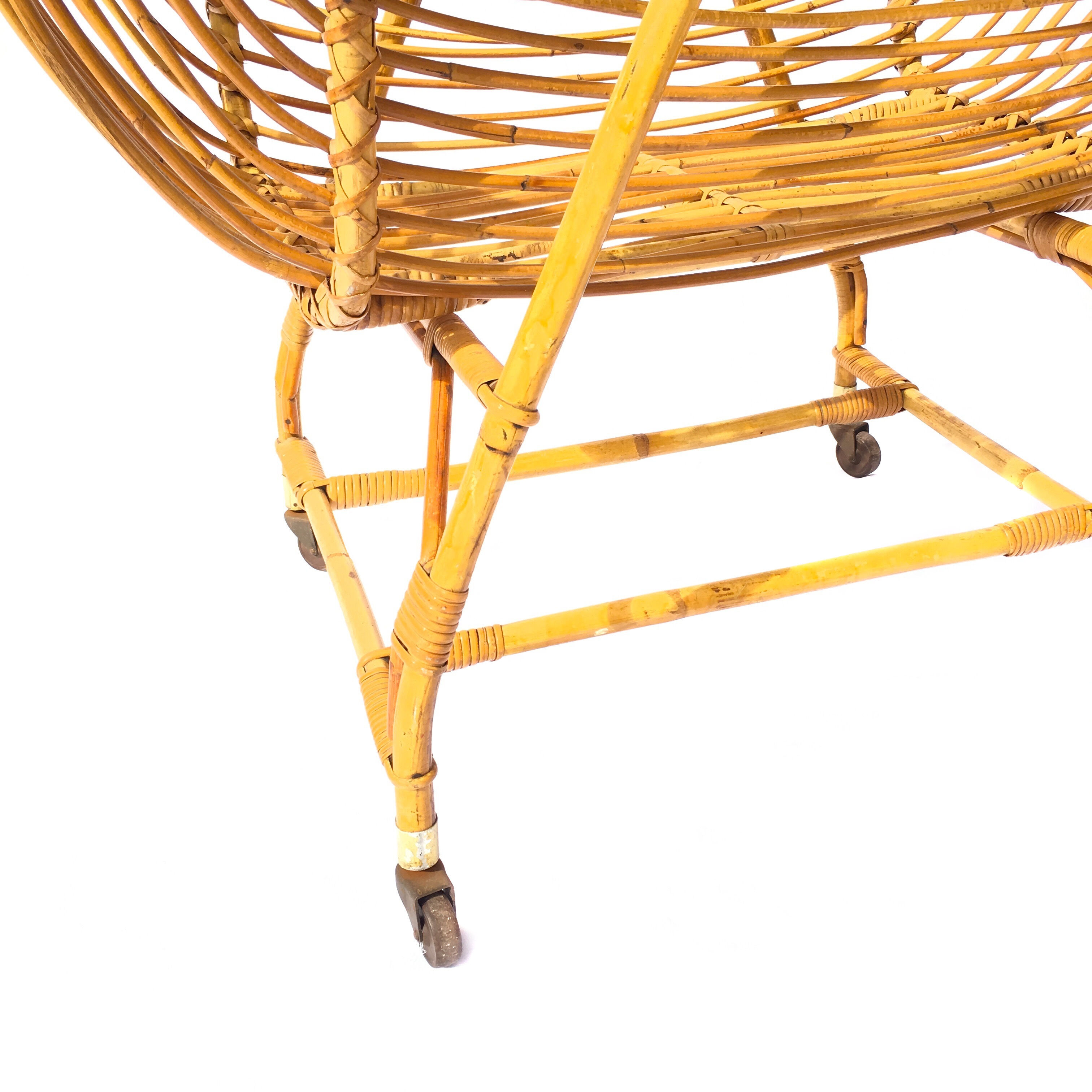 Vintage rattan cradle for baby with bed sky