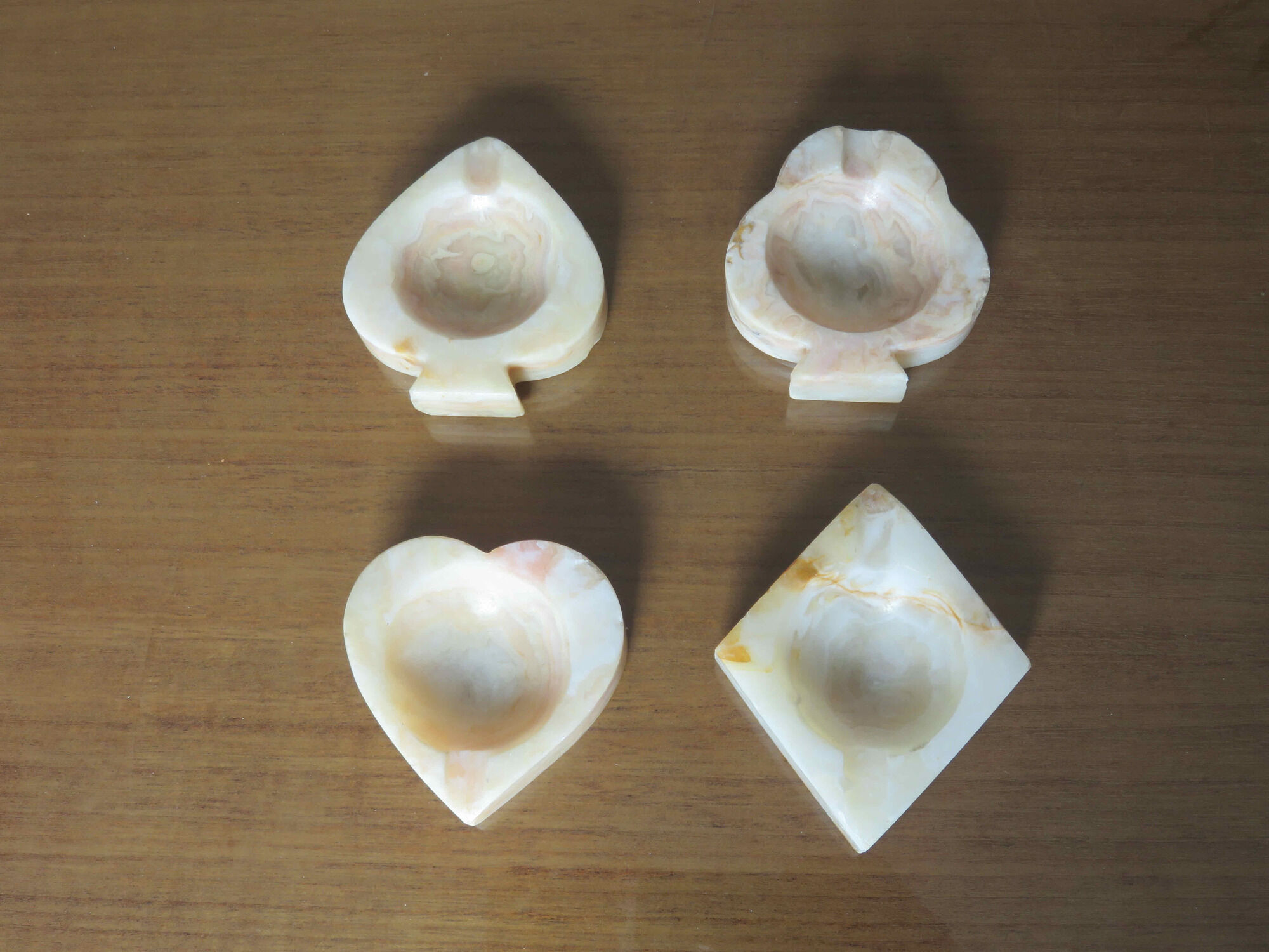 Series of 4 ashtrays "card game" in alabaster 60s 70s