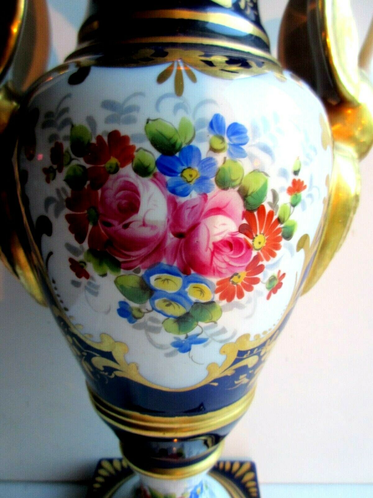 Vase porcelaine de Paris Empire forme balustre anses cygnes Or fin signé Mehun