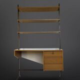 Bibliothèque italienne du milieu du siècle avec bureau.
