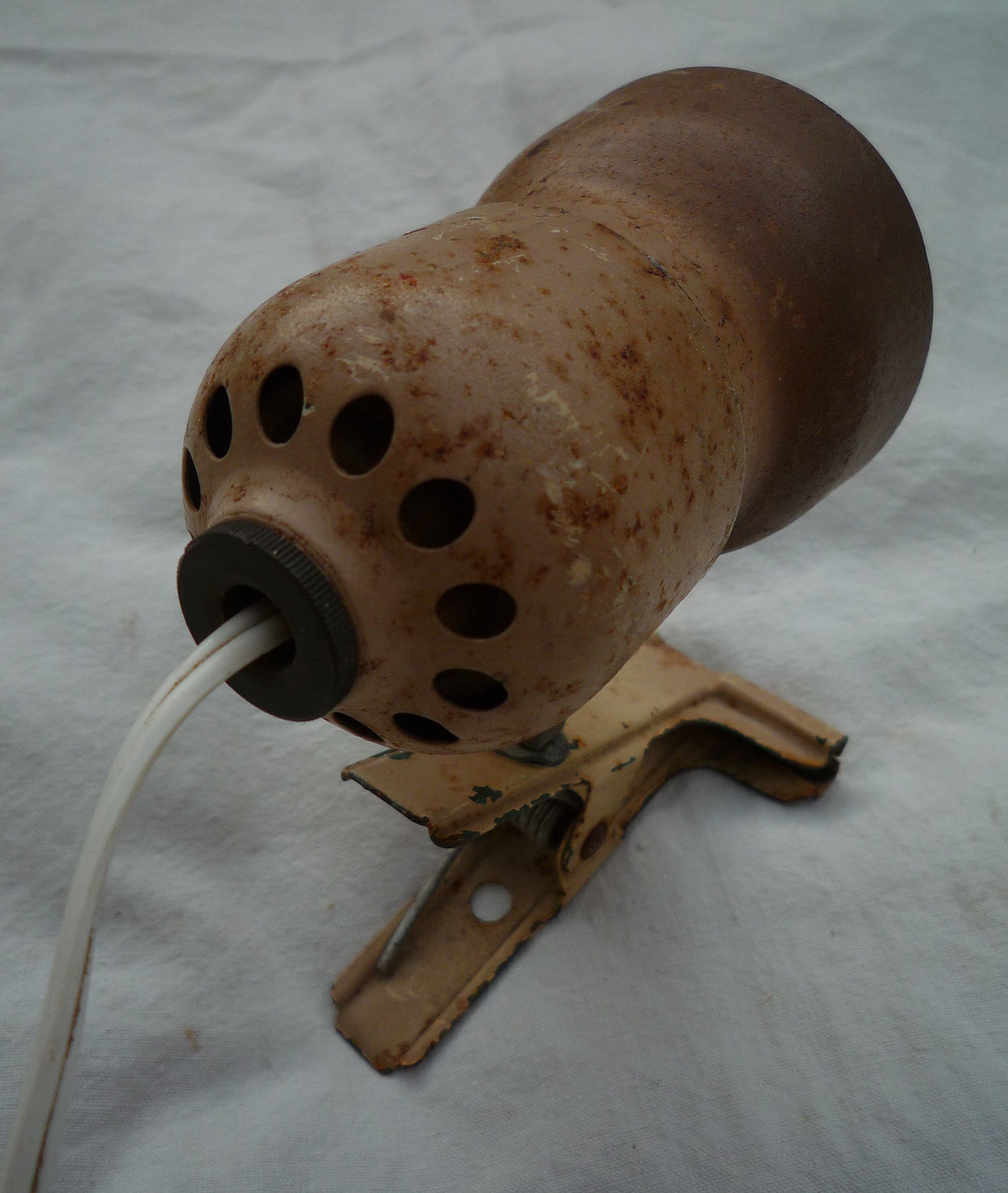 Clip spot in beige lacquered metal, industrial style, late 60s