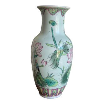 Vase chinois ancien en porcelaine motifs de fleurs et oiseaux pastel