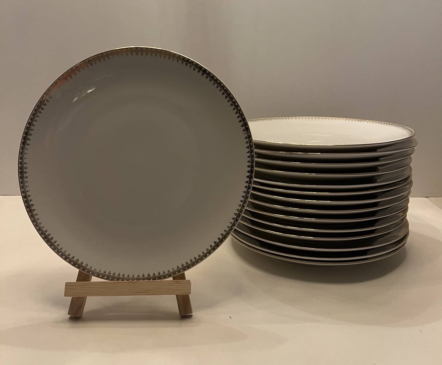 24 plates and a vintage porcelain dish decorated by Lucien Engel.