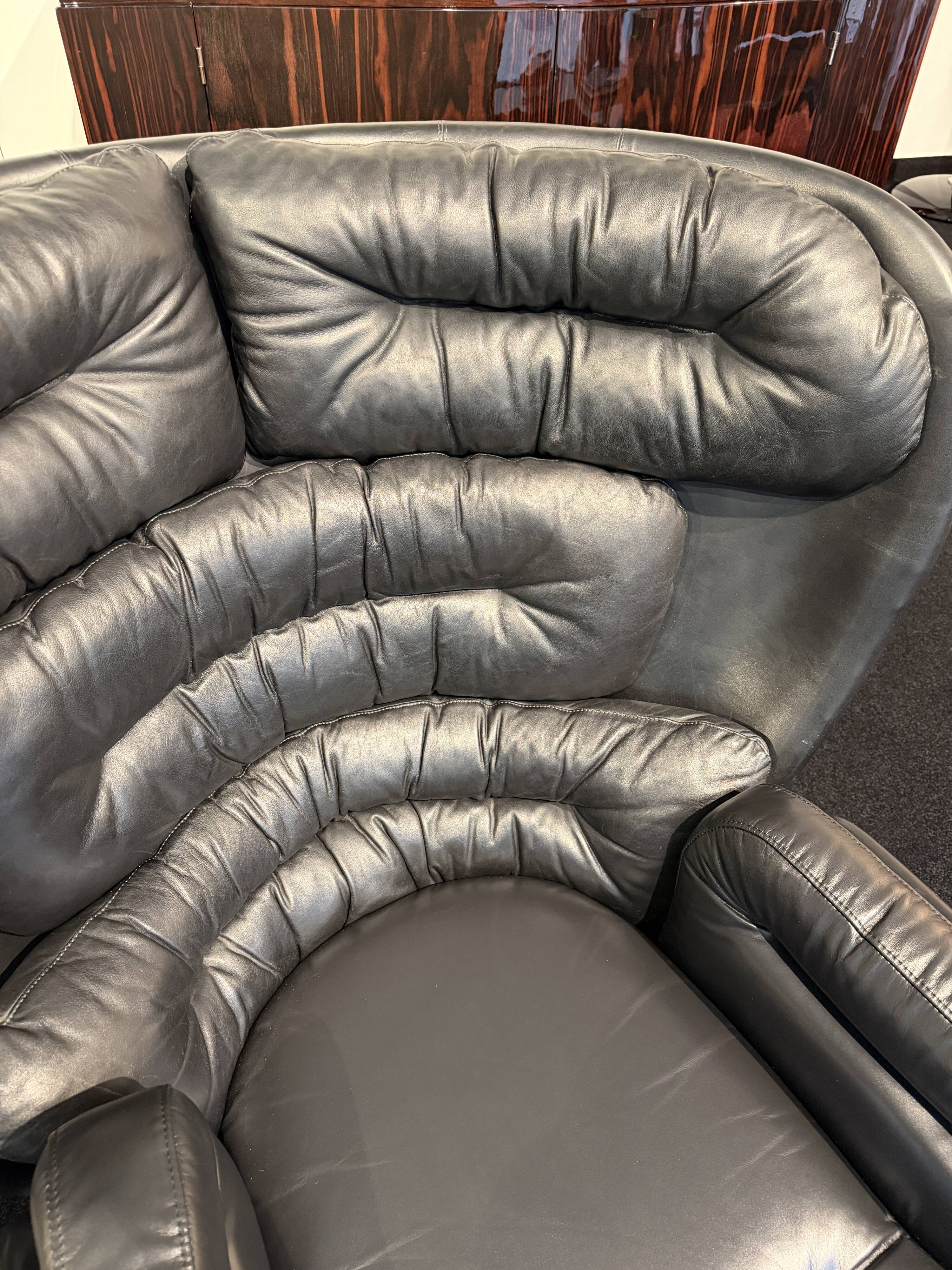 Elda Chair, Joe Colombo, Comfort, Black and Creme, Italy, circa 1970