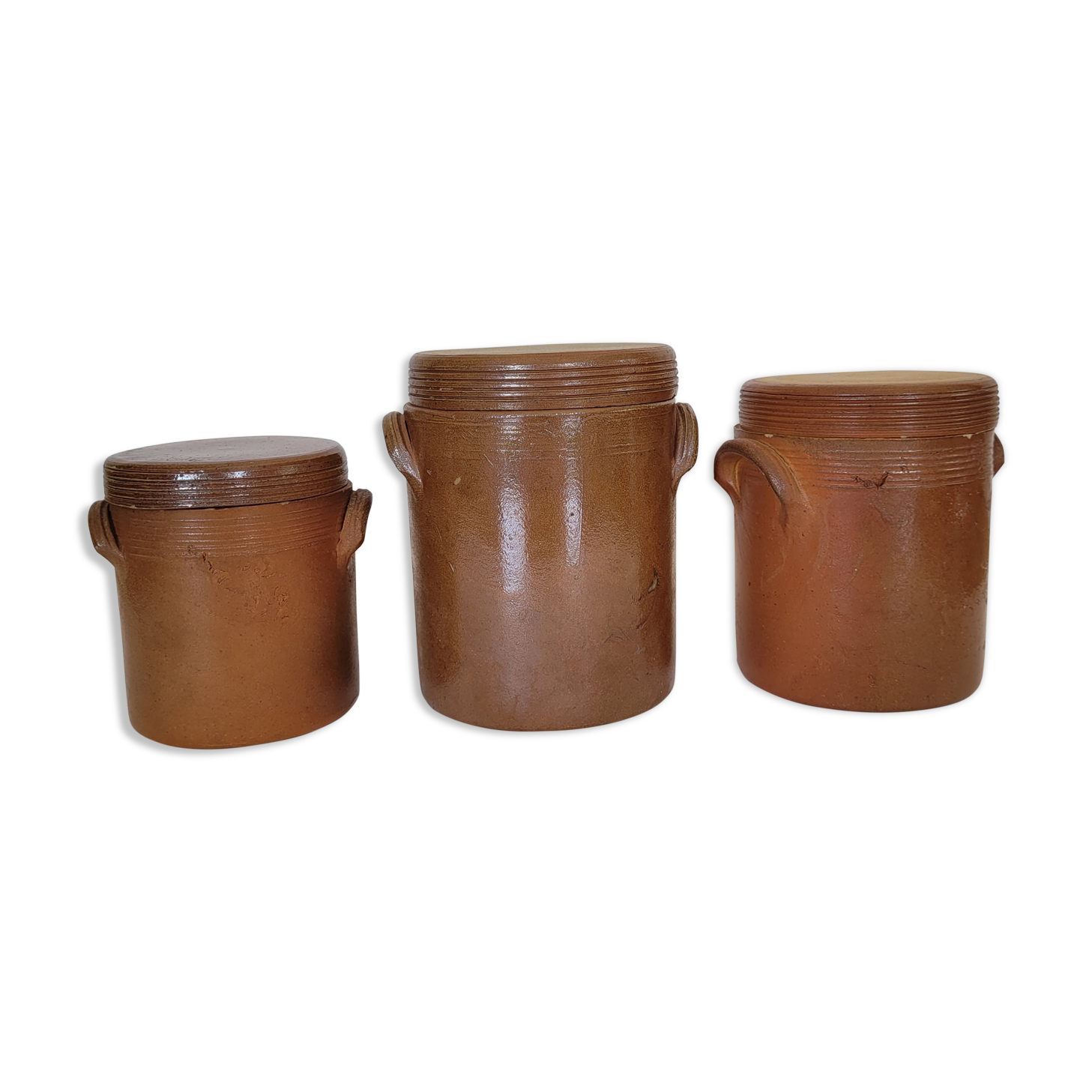 Set of 3 pots with sandstone lids