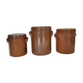 Set of 3 pots with sandstone lids