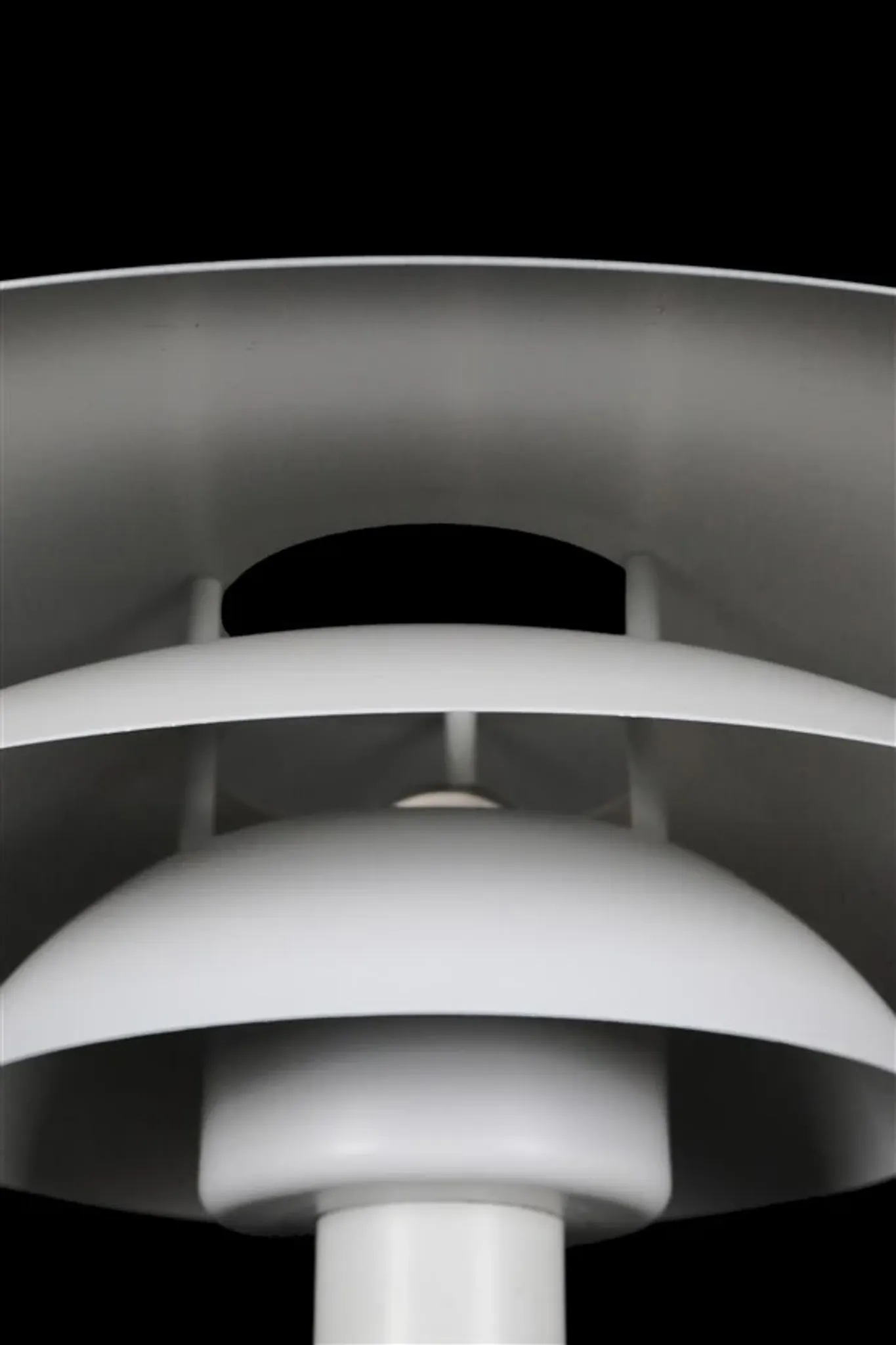 Multilayer floor lamp / white / Danish modern design / 1980s / Form-Light