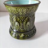 Old Sarreguemines cache-pot in Majolica style with relief decoration.