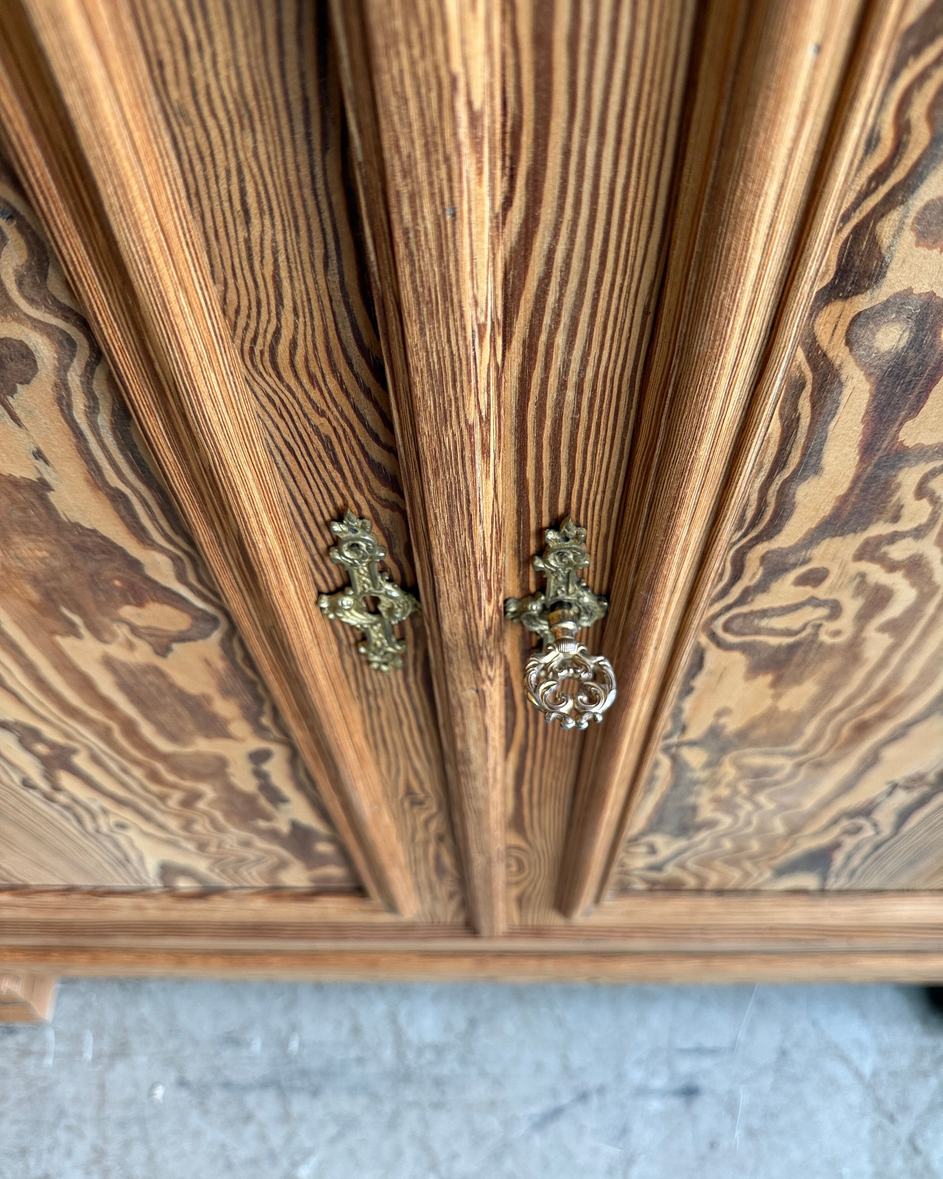Grand Louis-Philippe buffet in pitch pine (renovated)