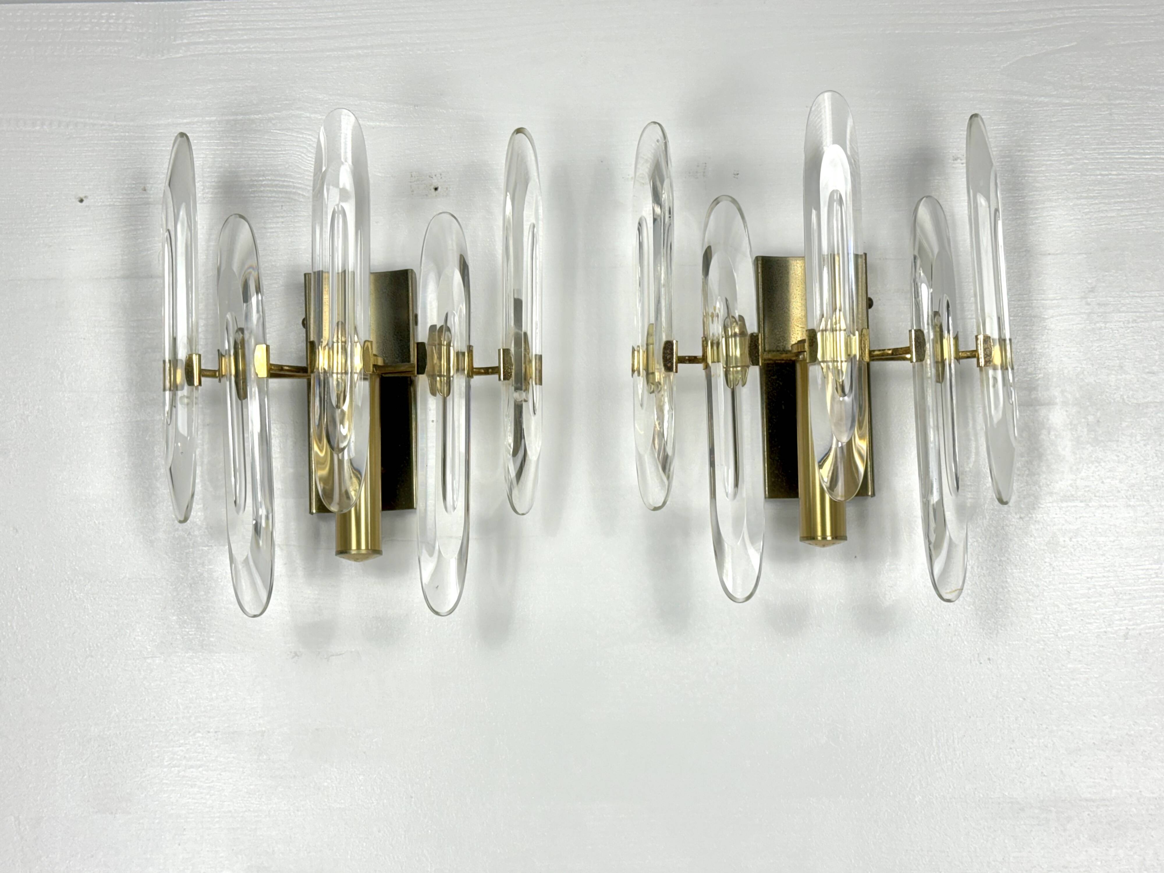Sciolari, set of two large sconces in glass and gilded brass. Italy 1970s