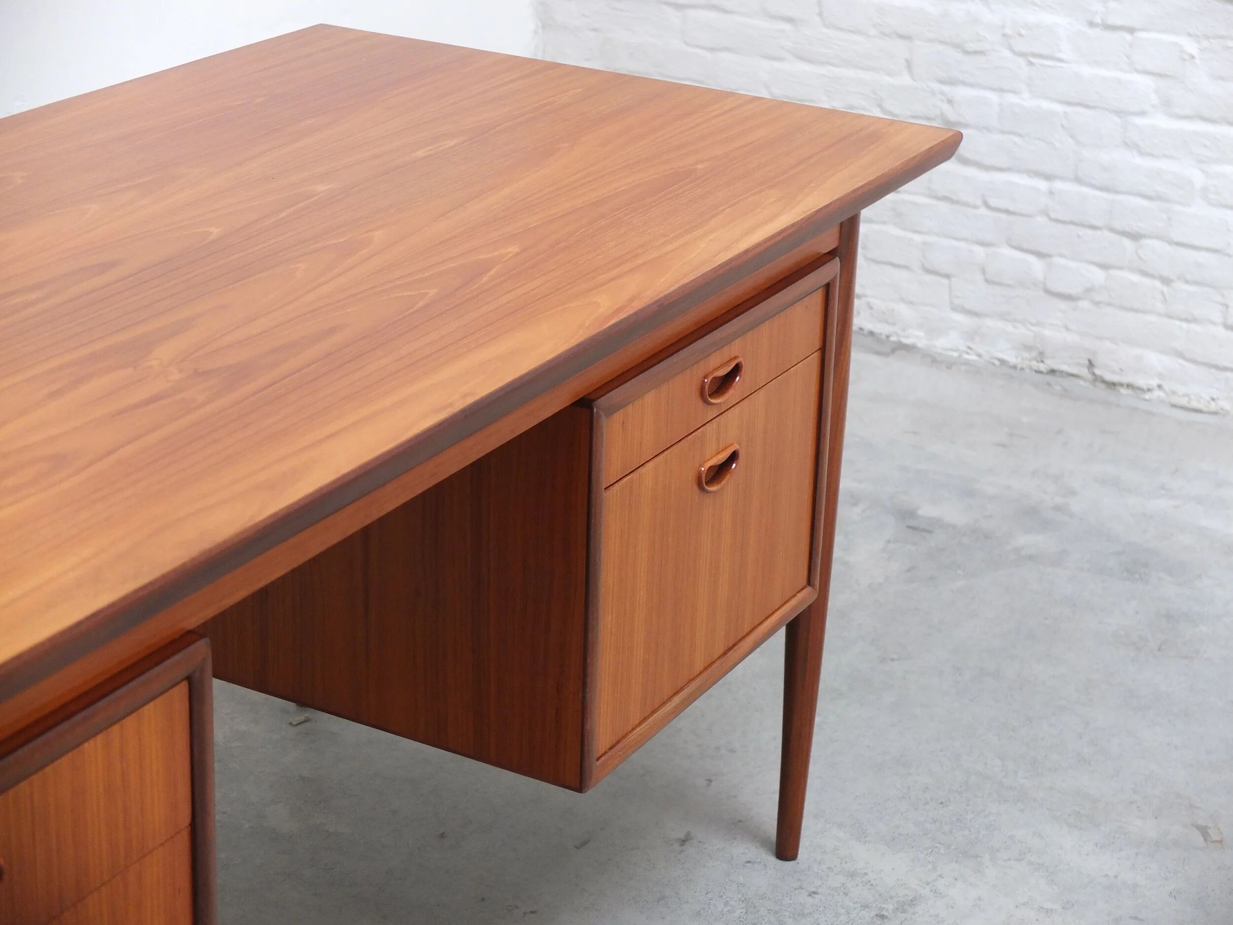 Freestanding executive desk by Oswald Vermaercke for V-Form, 1960s
